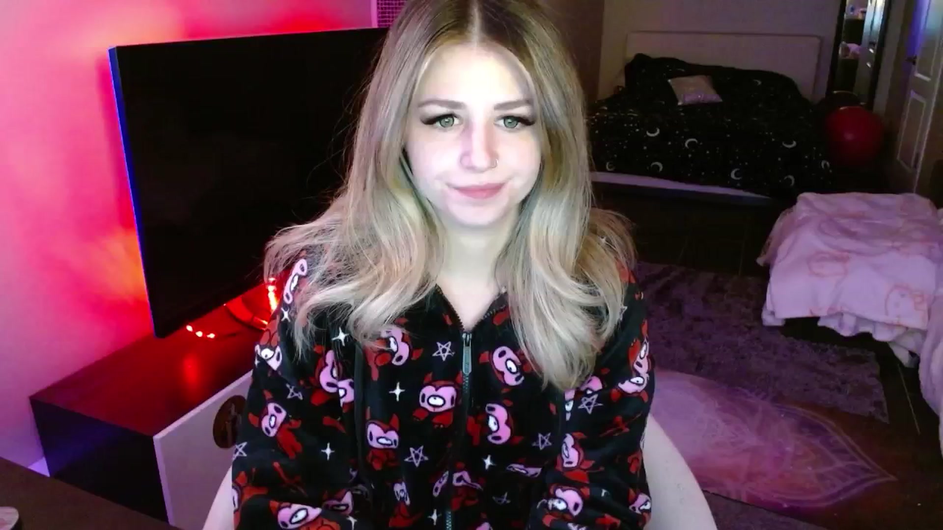 Gallery image thumbnail from Serafina's myfreecams stream on, 03/28/2025, 04:10 image 17 of 20