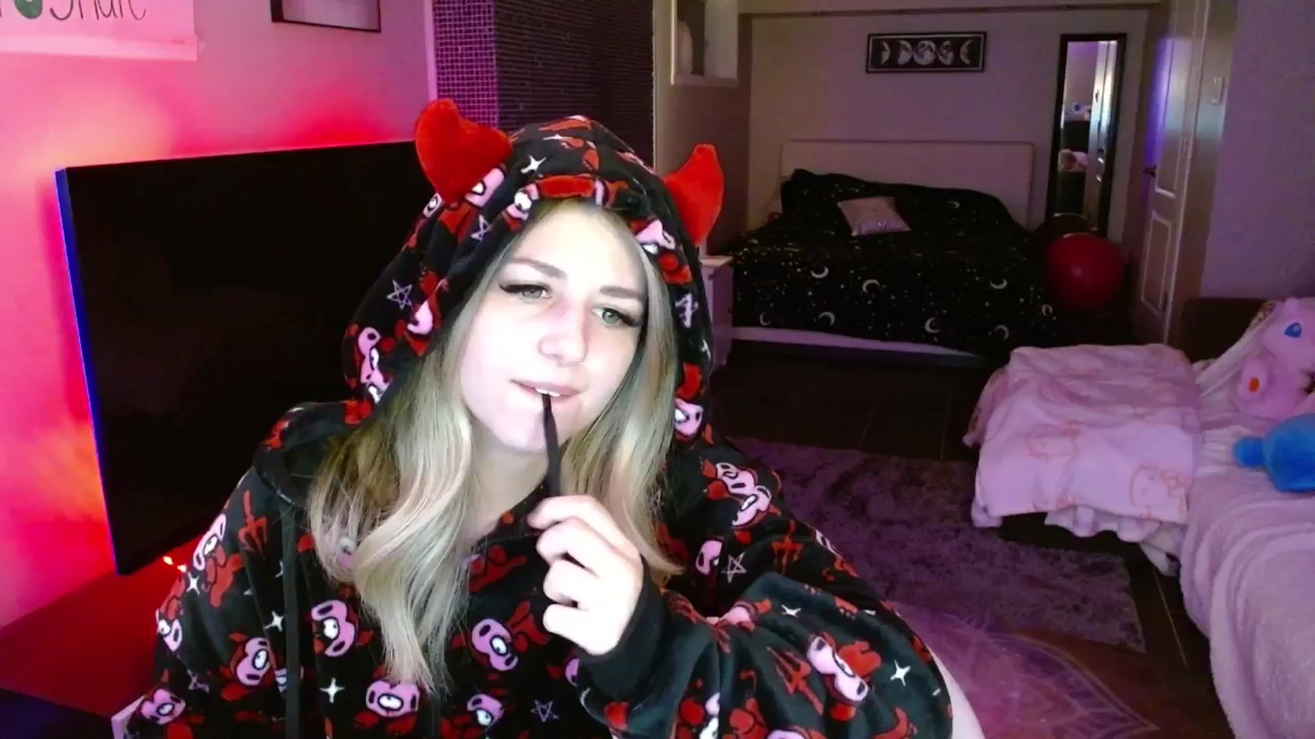 Gallery image thumbnail from Serafina's myfreecams stream on, 03/28/2025, 04:10 image 5 of 20