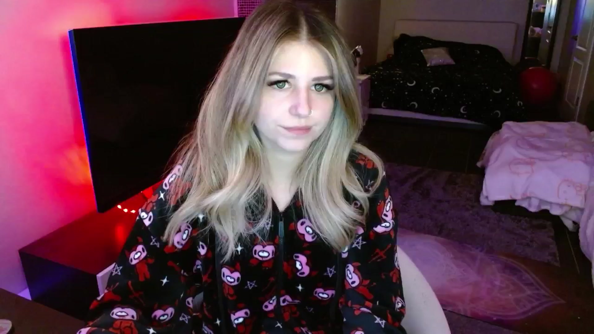 Gallery image thumbnail from Serafina's myfreecams stream on, 03/28/2025, 04:10 image 18 of 20