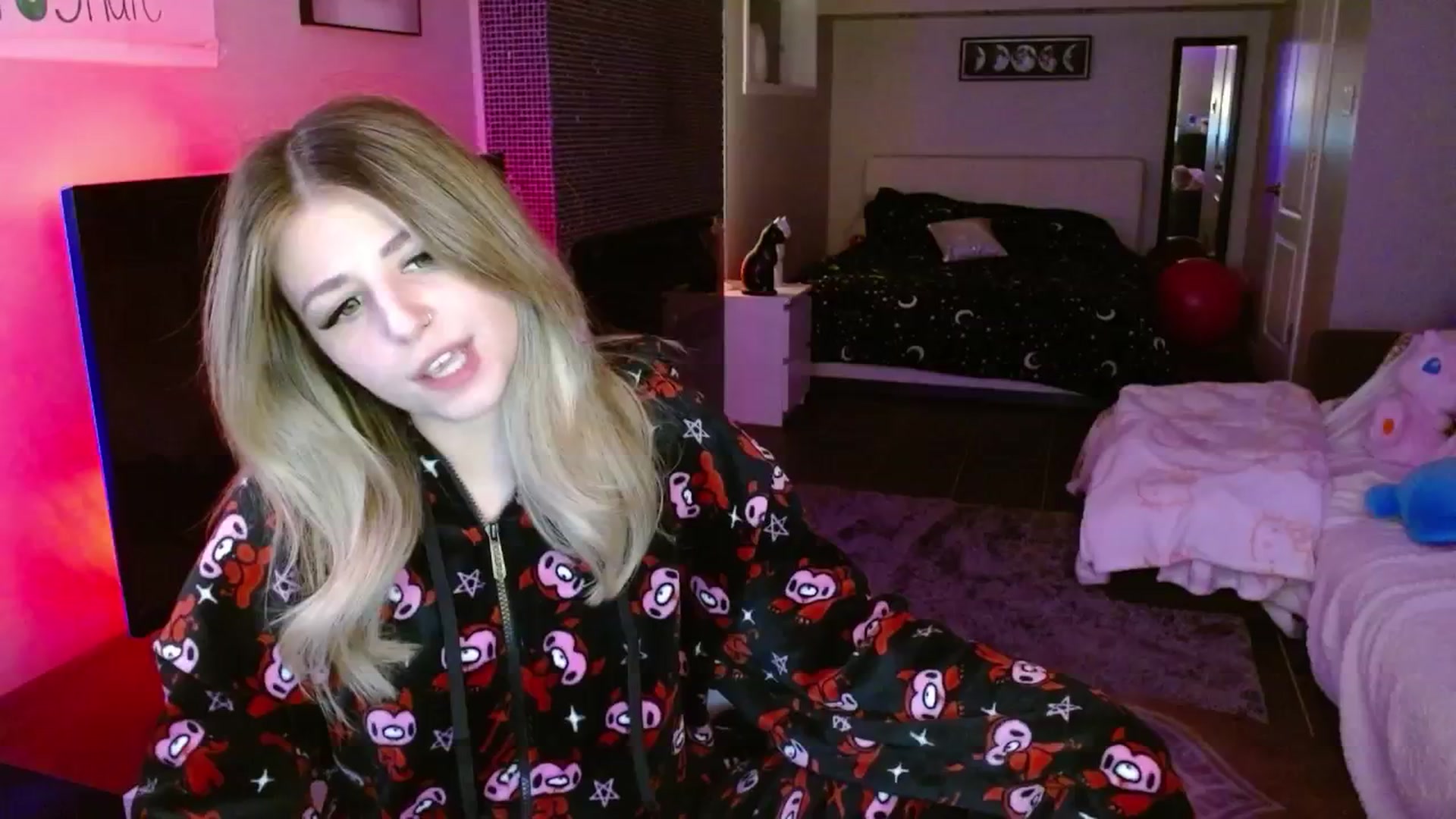Gallery image thumbnail from Serafina's myfreecams stream on, 03/28/2025, 04:10 image 8 of 20