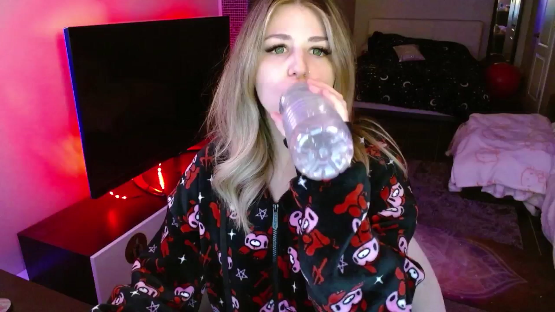 Gallery image thumbnail from Serafina's myfreecams stream on, 03/28/2025, 04:10 image 15 of 20