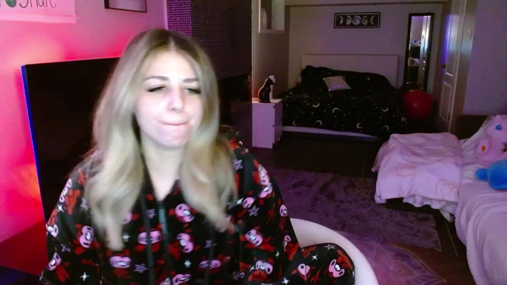 Gallery image thumbnail from Serafina's myfreecams stream on, 03/28/2025, 04:10 image 9 of 20