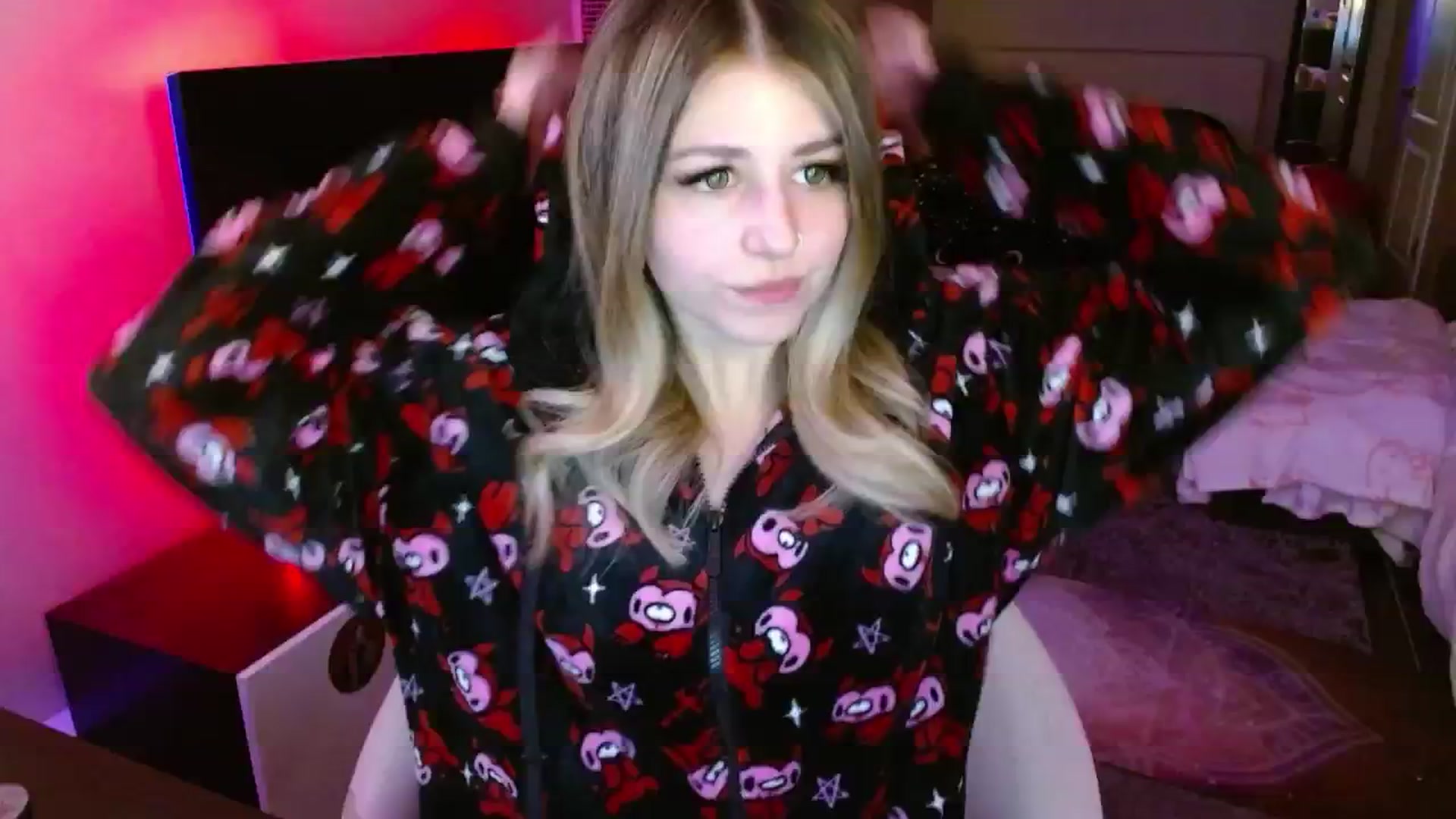 Gallery image thumbnail from Serafina's myfreecams stream on, 03/28/2025, 04:10 image 13 of 20