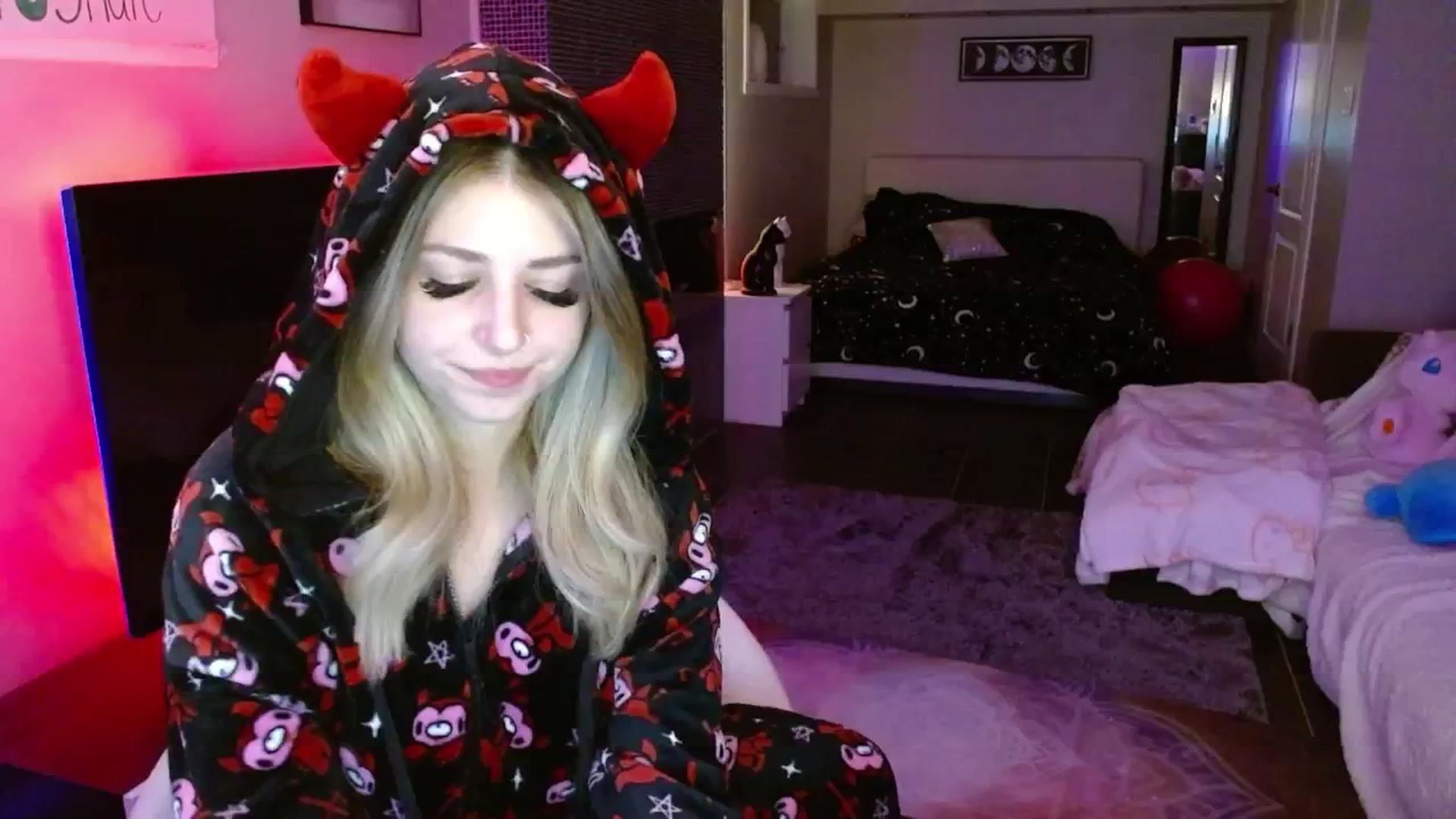 Gallery image thumbnail from Serafina's myfreecams stream on, 03/28/2025, 04:10 image 11 of 20