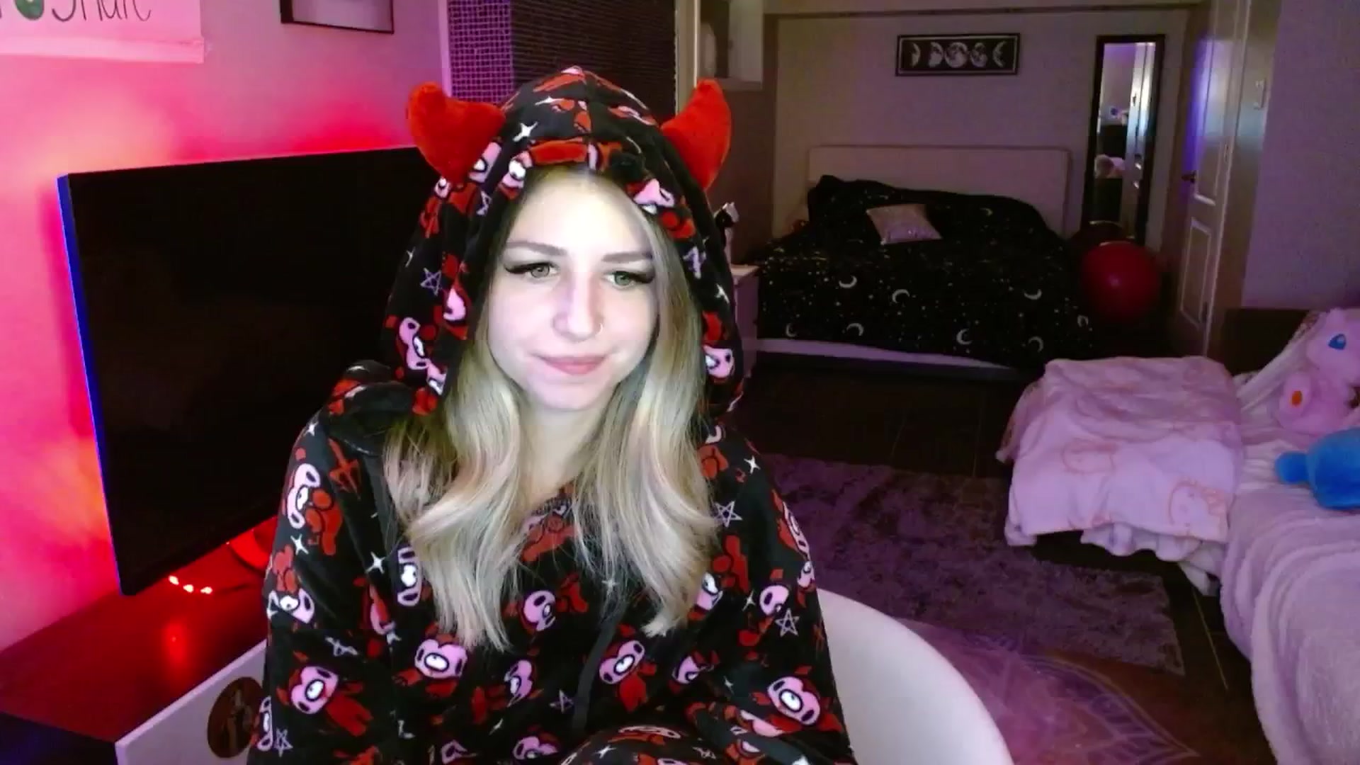 Gallery image thumbnail from Serafina's myfreecams stream on, 03/28/2025, 04:10 image 4 of 20