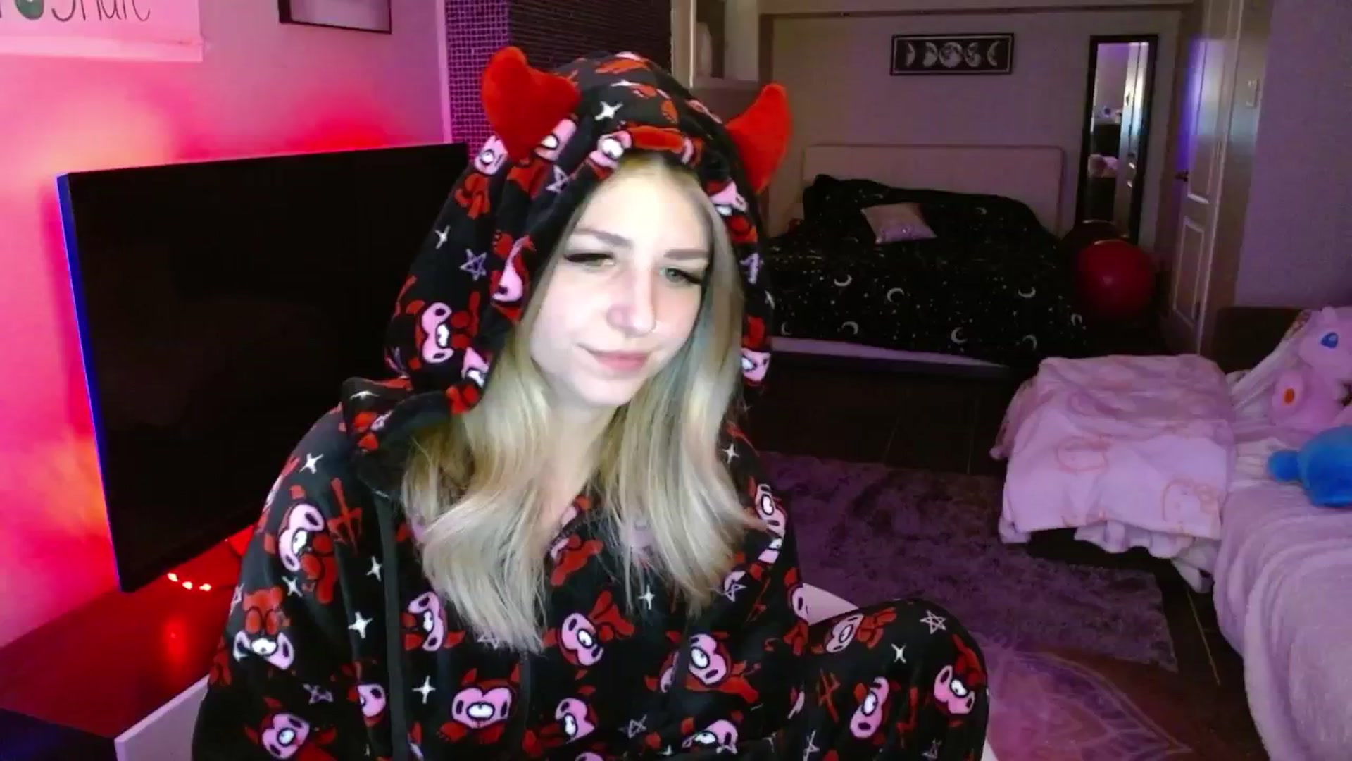 Gallery image thumbnail from Serafina's myfreecams stream on, 03/28/2025, 04:10 image 3 of 20