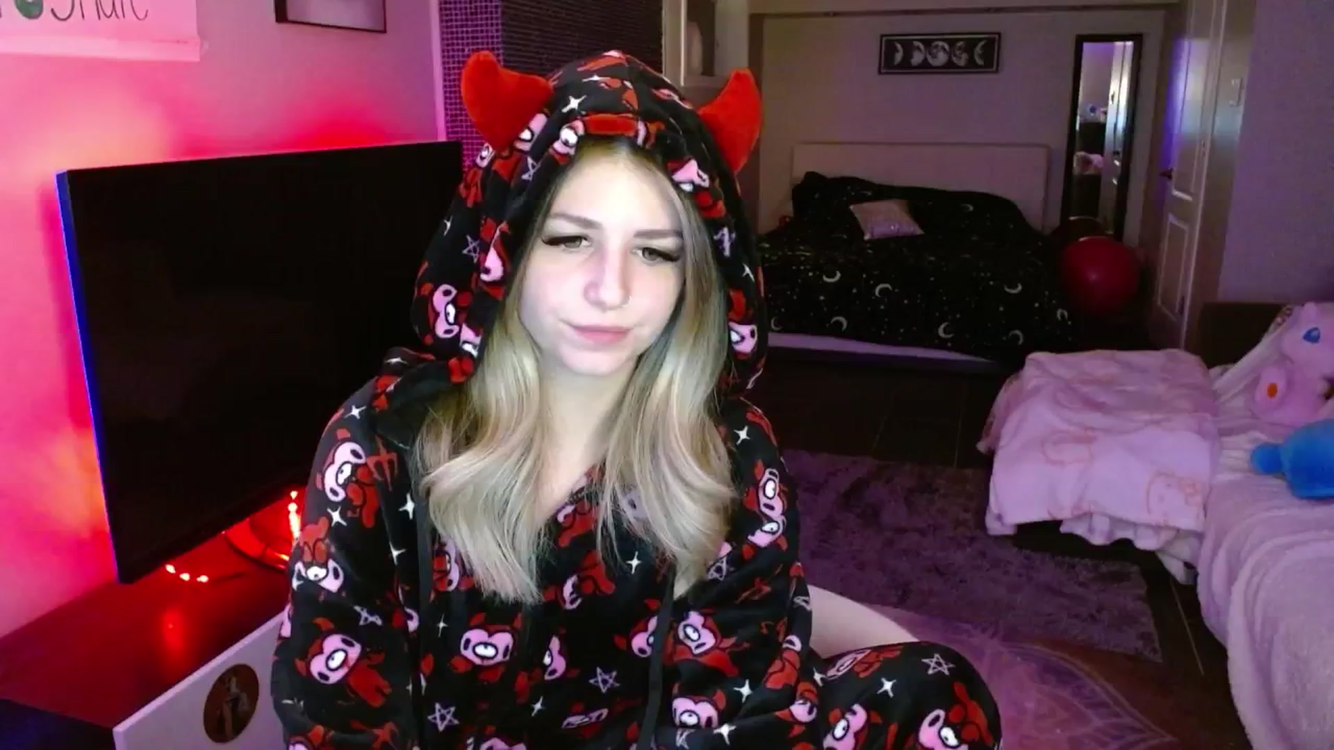 Gallery image thumbnail from Serafina's myfreecams stream on, 03/28/2025, 04:10 image 2 of 20