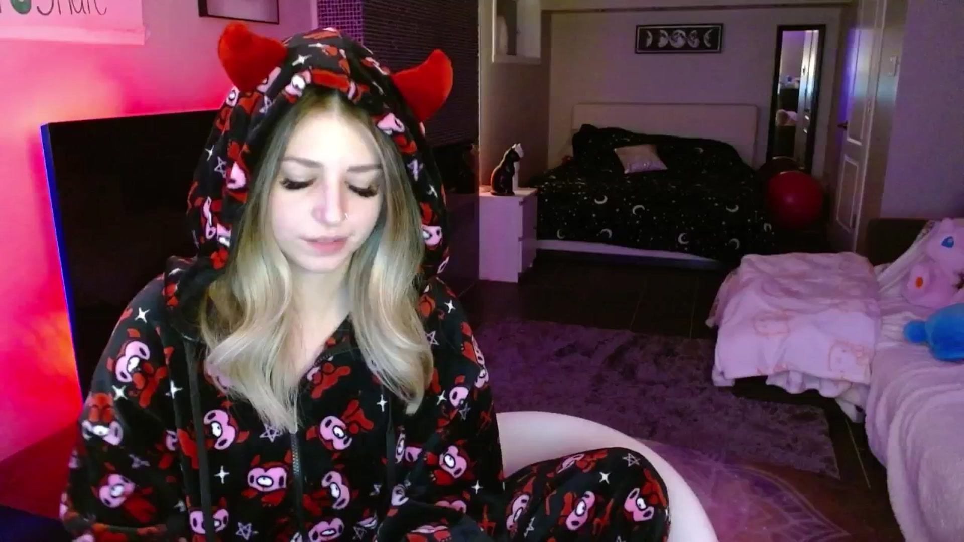 Gallery image thumbnail from Serafina's myfreecams stream on, 03/28/2025, 04:10 image 6 of 20