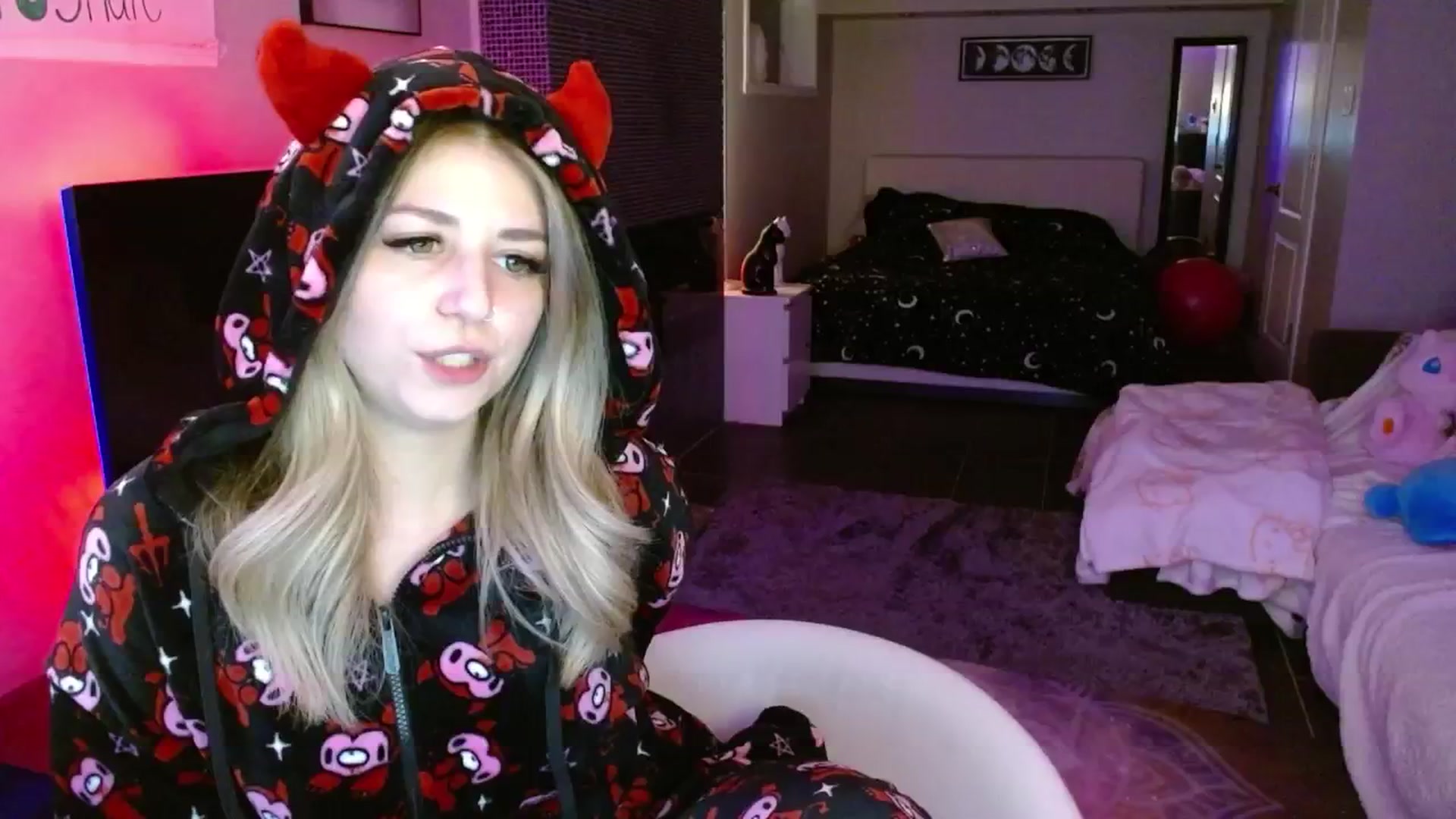 Gallery image thumbnail from Serafina's myfreecams stream on, 03/28/2025, 04:10 image 1 of 20