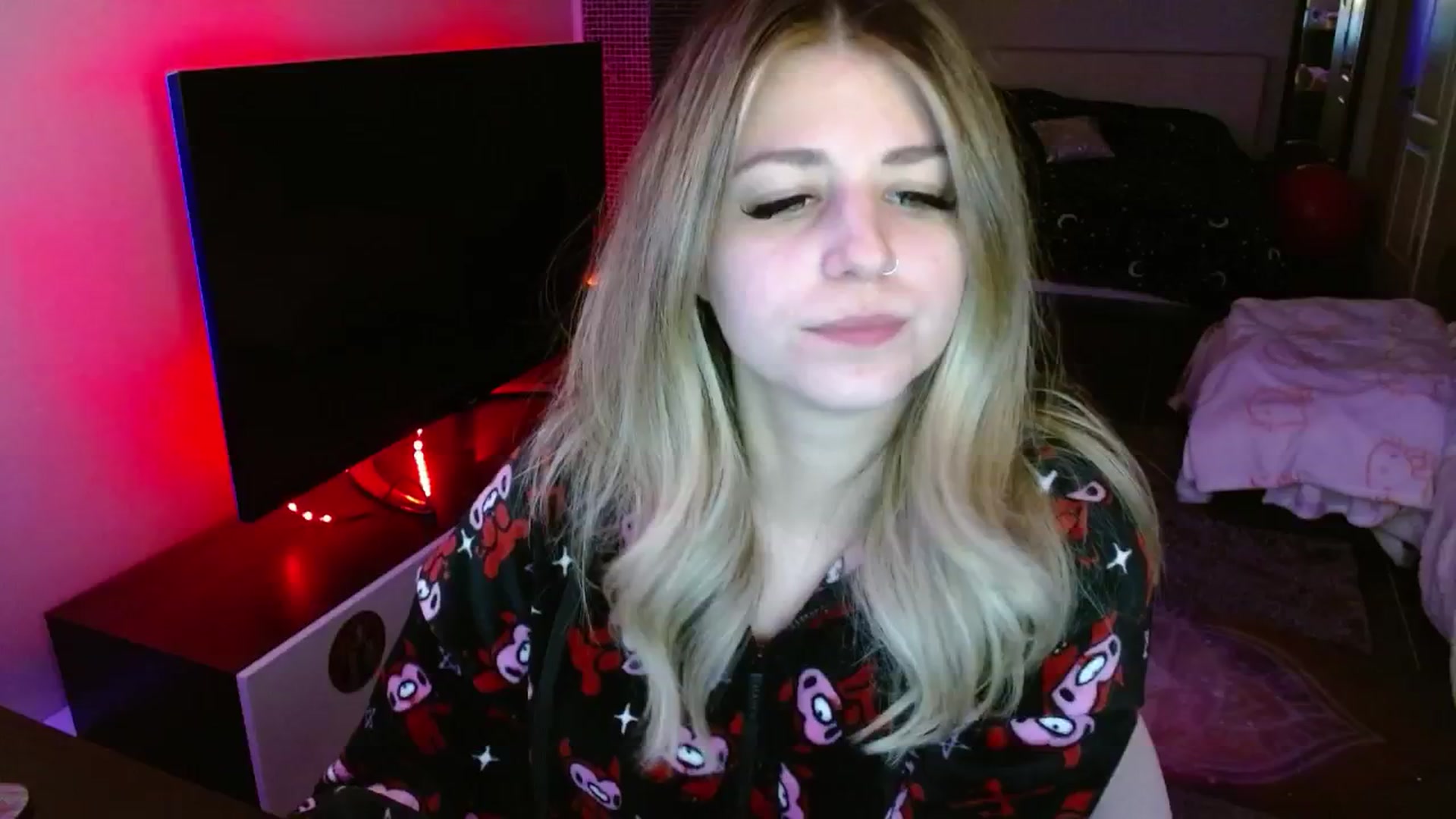 Gallery image thumbnail from Serafina's myfreecams stream on, 03/28/2025, 04:10 image 14 of 20