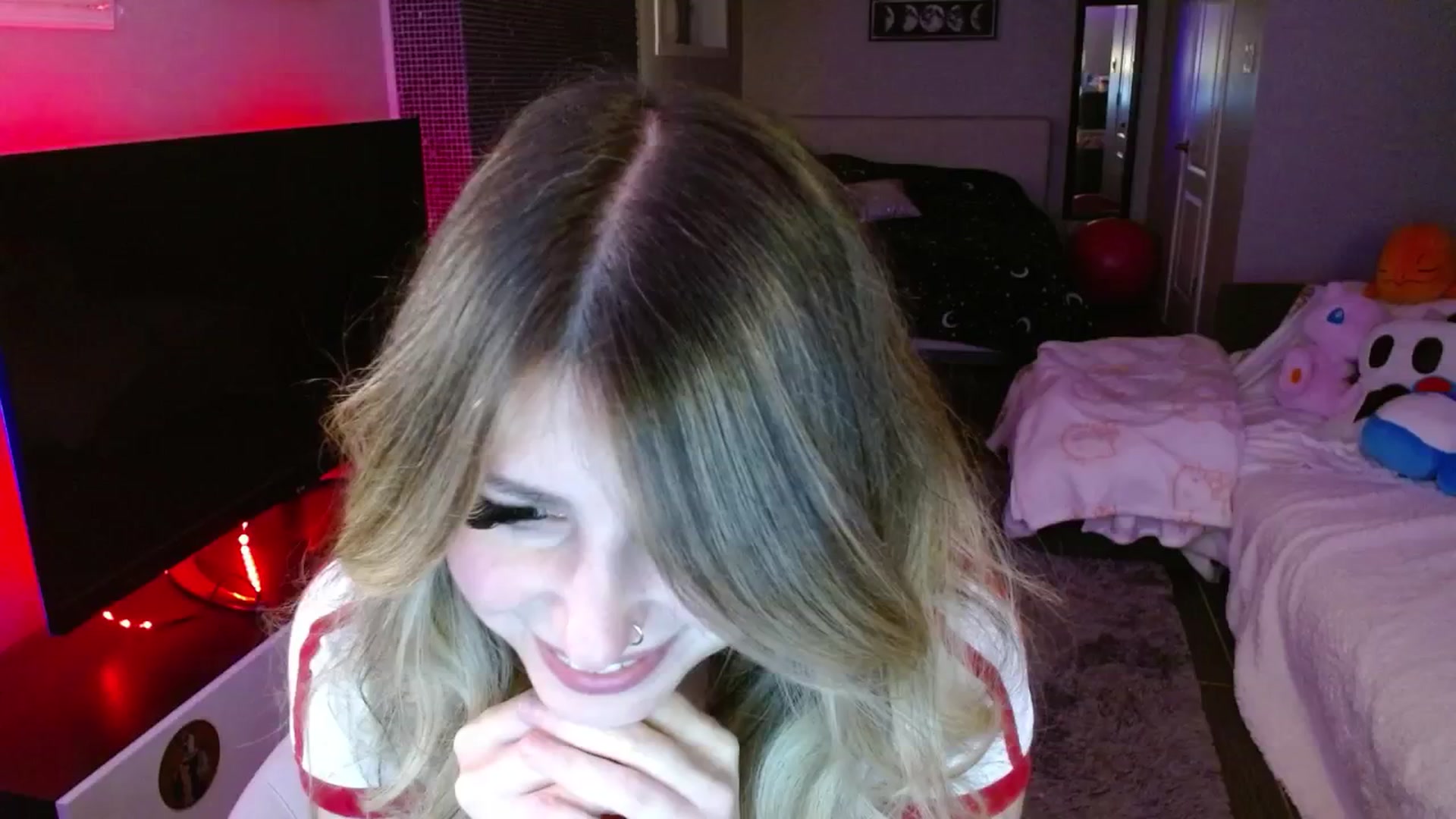 Gallery image thumbnail from Serafina's myfreecams stream on, 03/29/2025, 05:30 image 17 of 20
