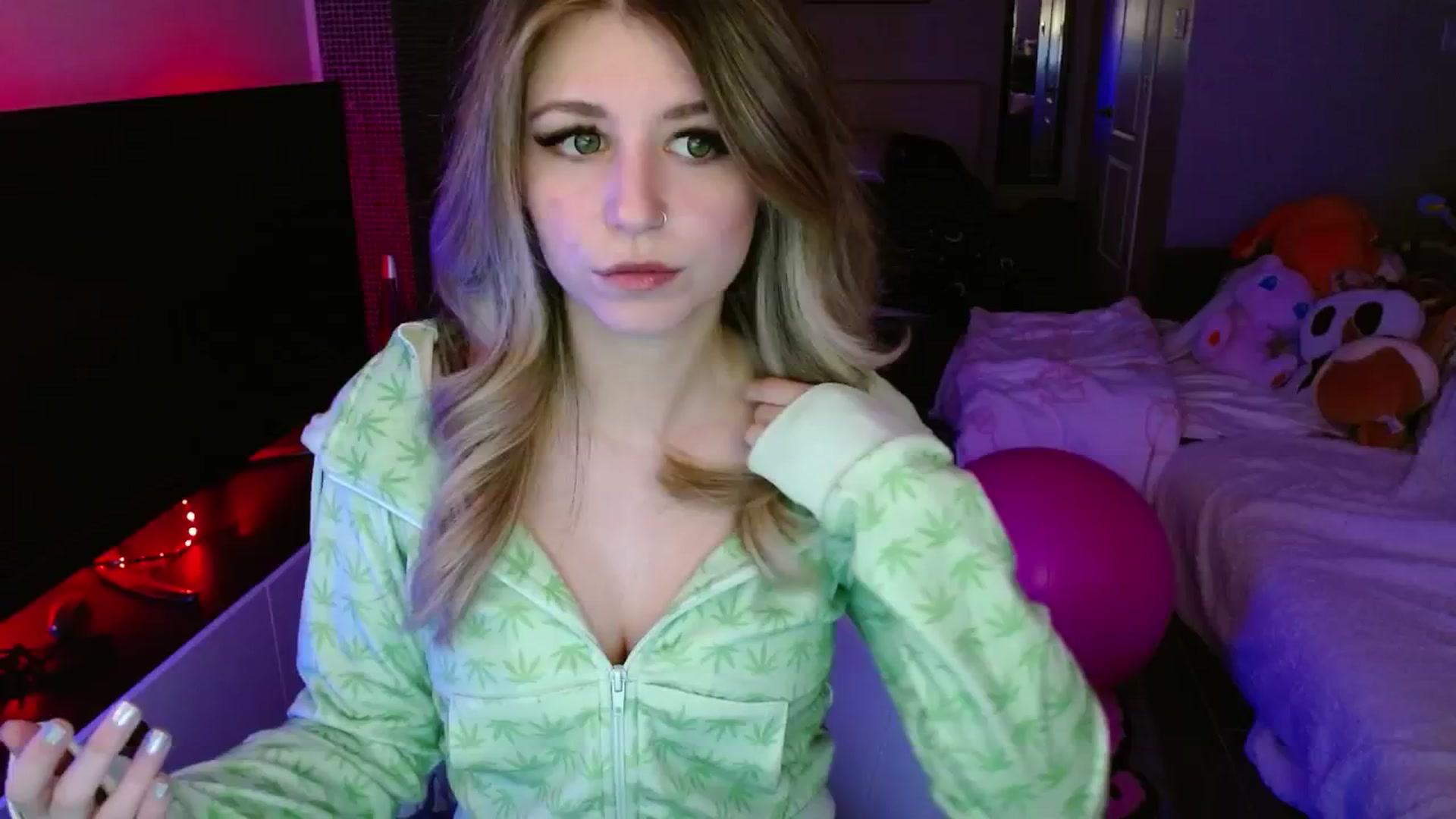 Gallery image thumbnail from Serafina's myfreecams stream on, 04/21/2025, 03:54 image 1 of 20