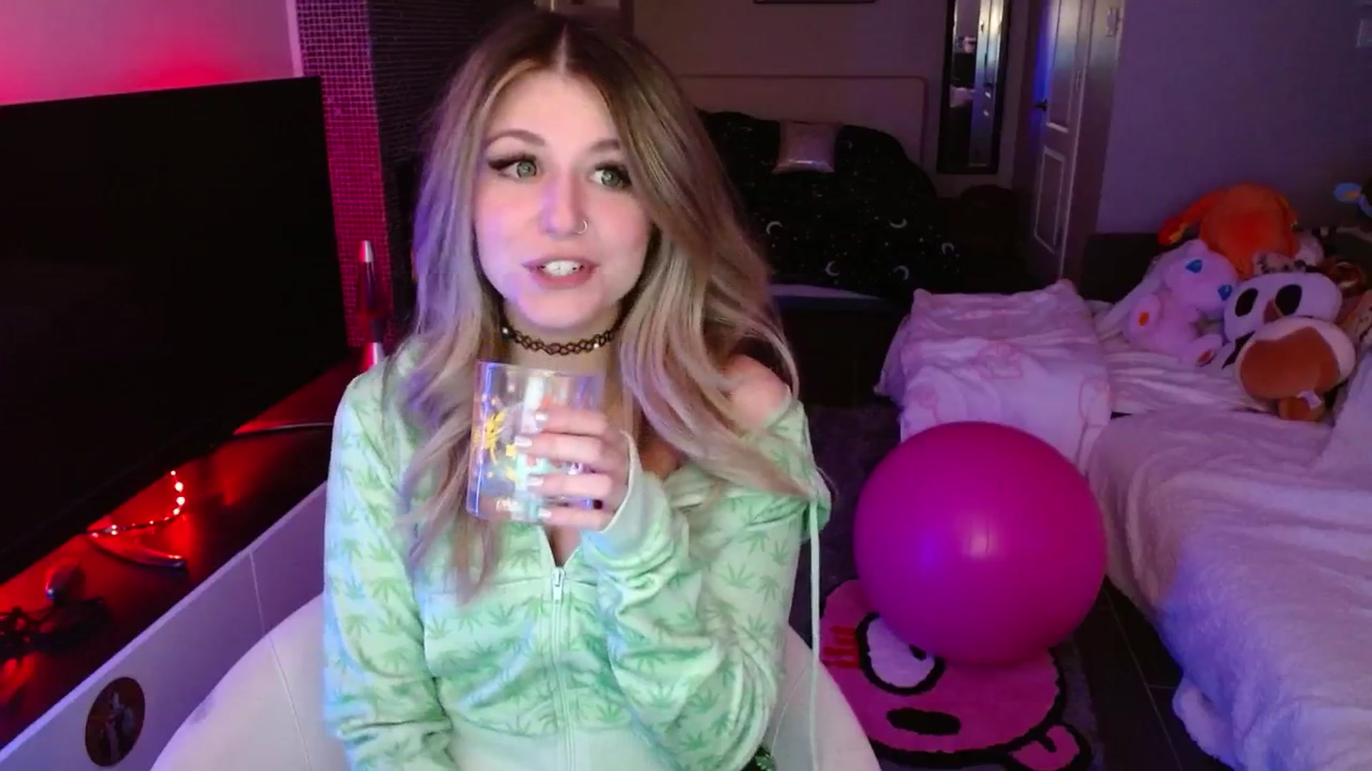 Gallery image thumbnail from Serafina's myfreecams stream on, 04/21/2025, 03:54 image 9 of 20