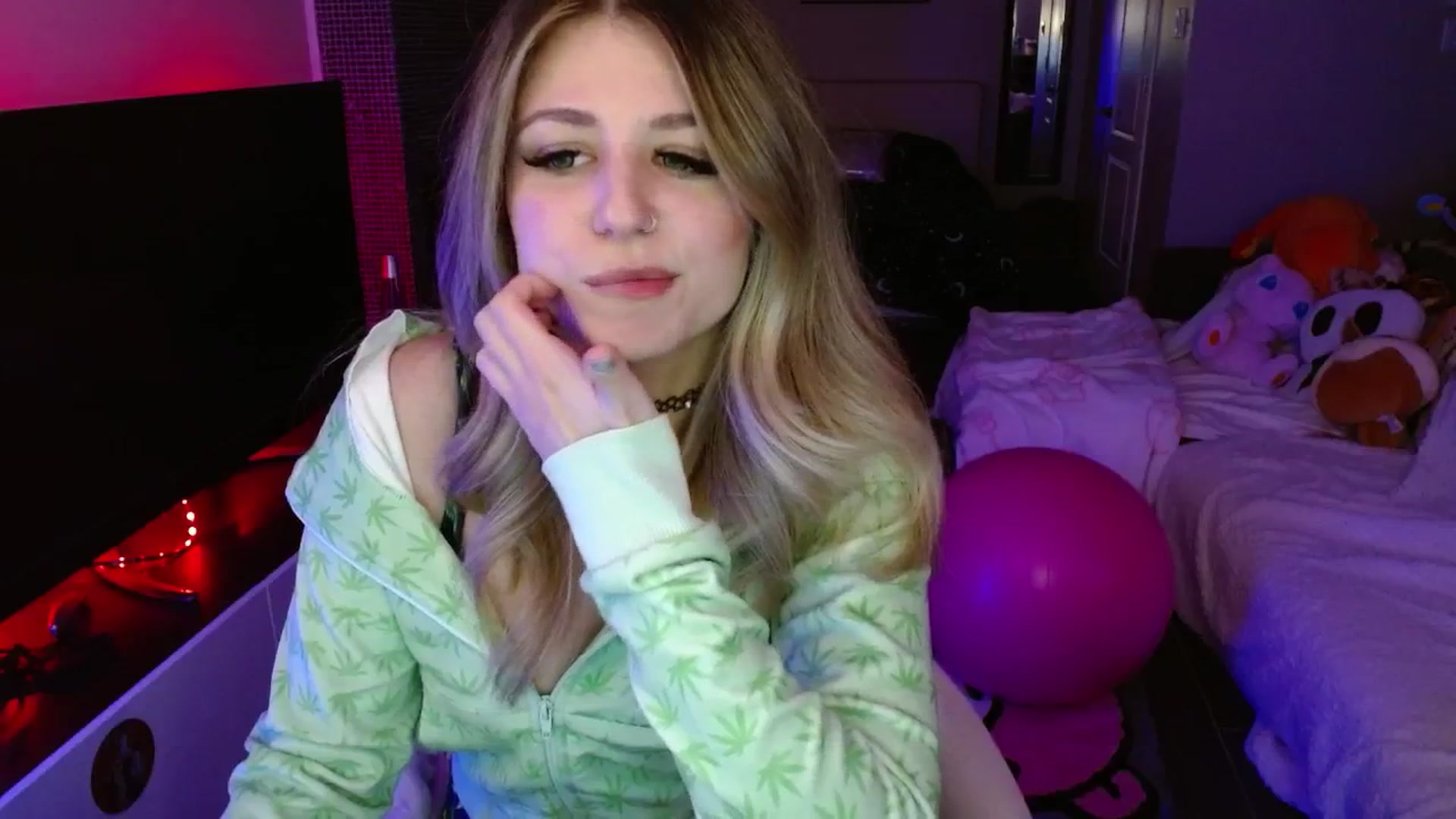 Gallery image thumbnail from Serafina's myfreecams stream on, 04/21/2025, 03:54 image 3 of 20