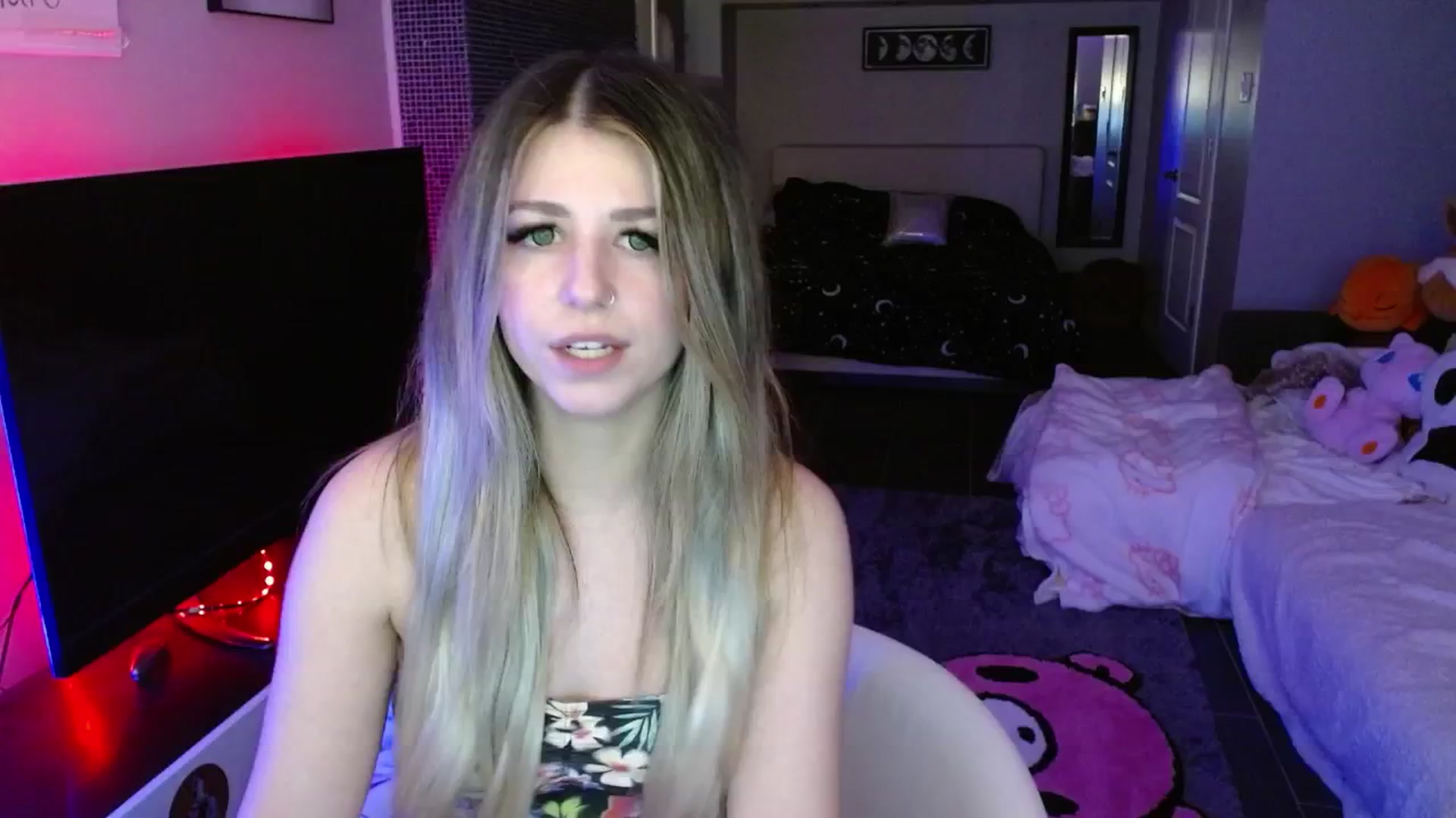 Gallery image thumbnail from Serafina's myfreecams stream on, 04/23/2025, 03:51 image 15 of 20