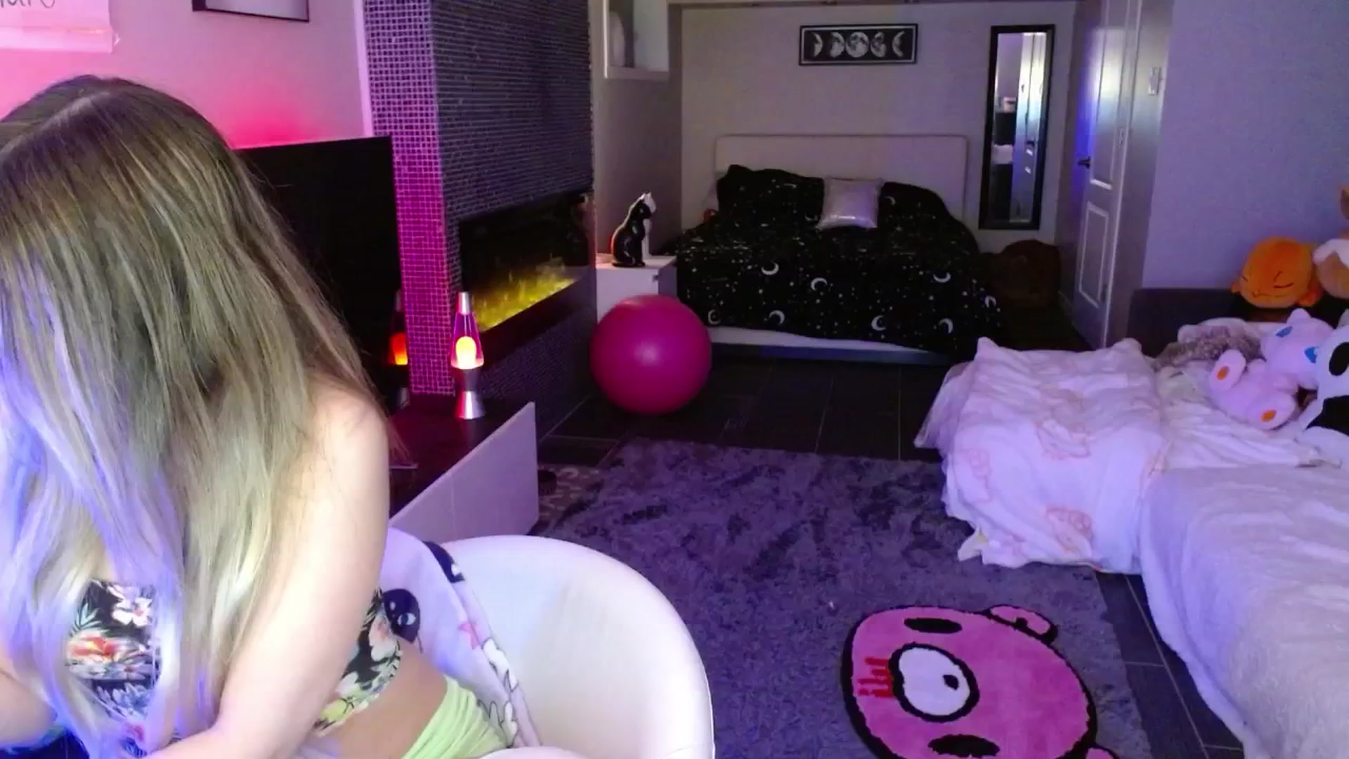 Gallery image thumbnail from Serafina's myfreecams stream on, 04/23/2025, 03:51 image 16 of 20
