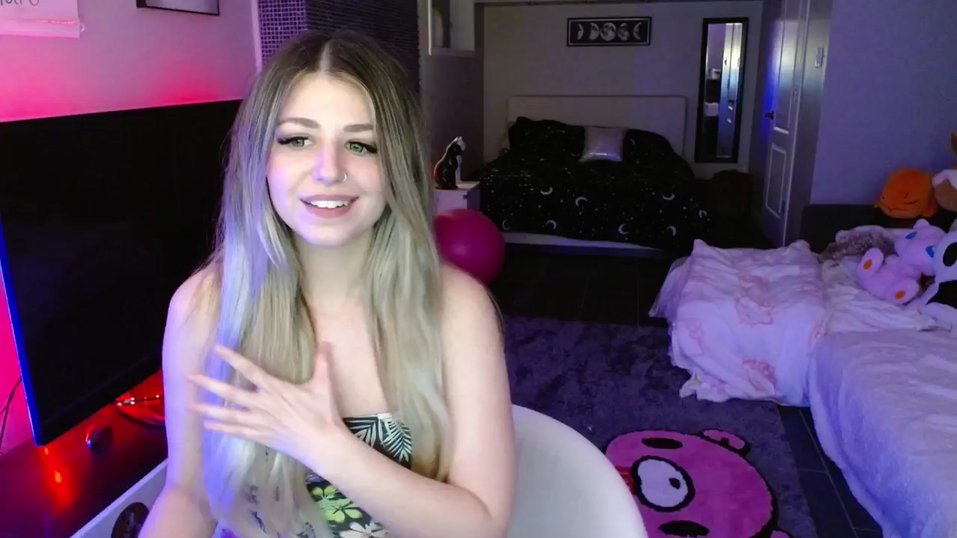 Gallery image thumbnail from Serafina's myfreecams stream on, 04/23/2025, 03:51 image 14 of 20