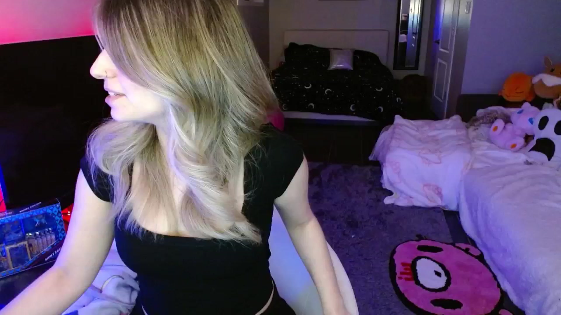 Gallery image thumbnail from Serafina's myfreecams stream on, 04/25/2025, 04:37 image 1 of 20