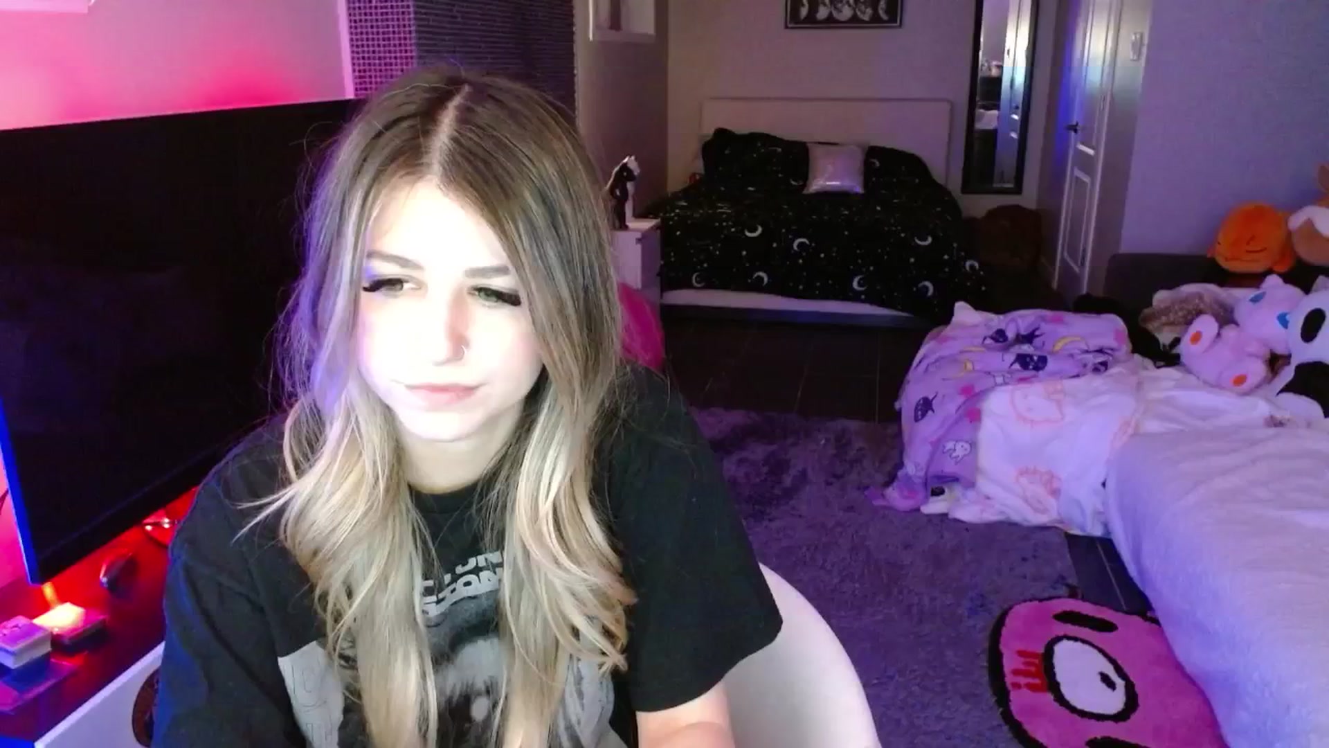 Gallery image thumbnail from Serafina's myfreecams stream on, 04/26/2025, 05:38 image 18 of 20