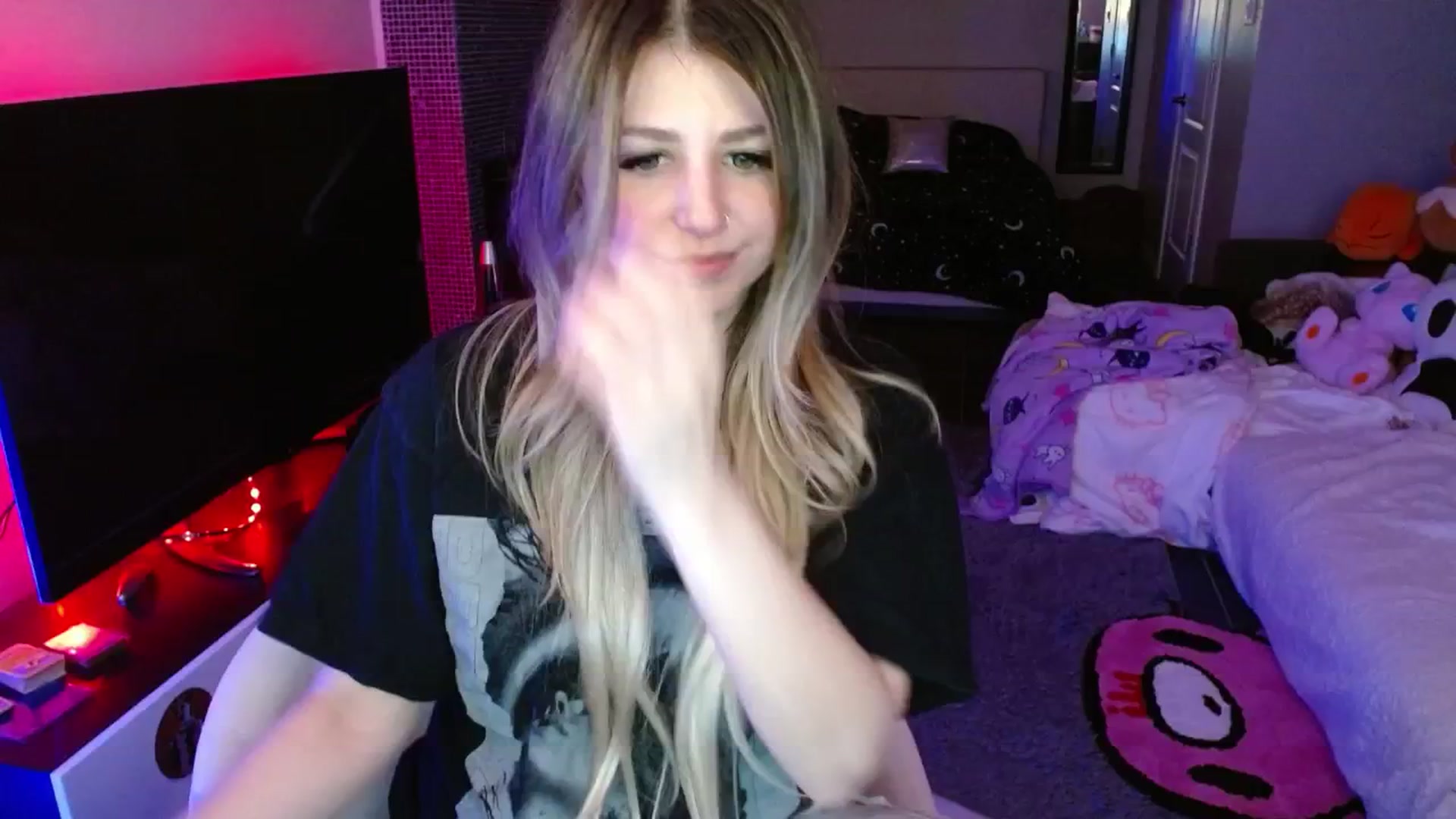 Gallery image thumbnail from Serafina's myfreecams stream on, 04/26/2025, 05:38 image 11 of 20