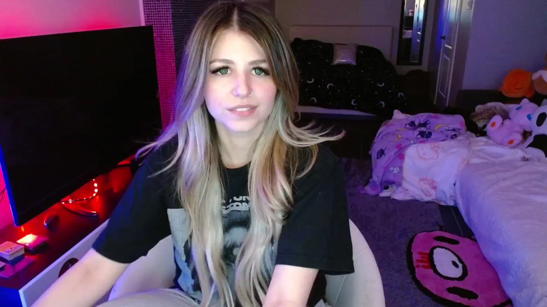 Gallery image thumbnail from Serafina's myfreecams stream on, 04/26/2025, 05:38 image 4 of 20