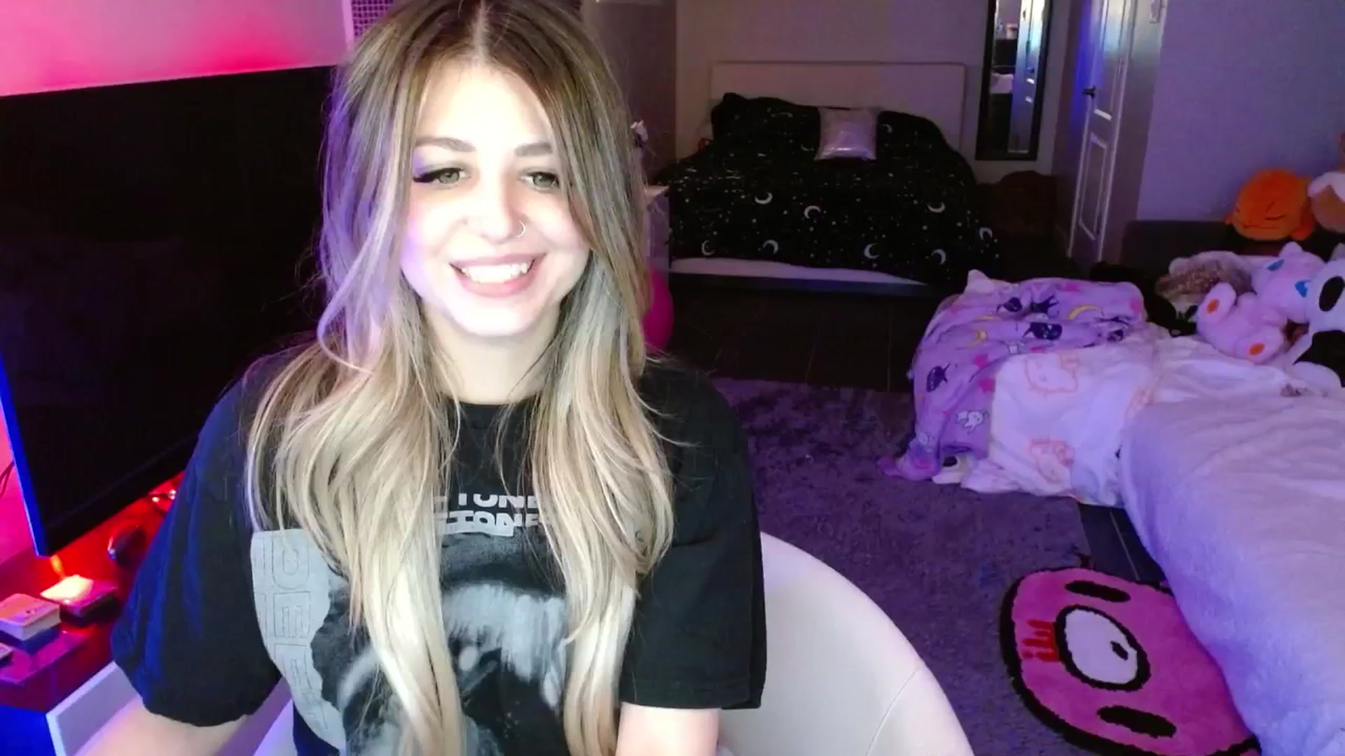 Gallery image thumbnail from Serafina's myfreecams stream on, 04/26/2025, 05:38 image 8 of 20