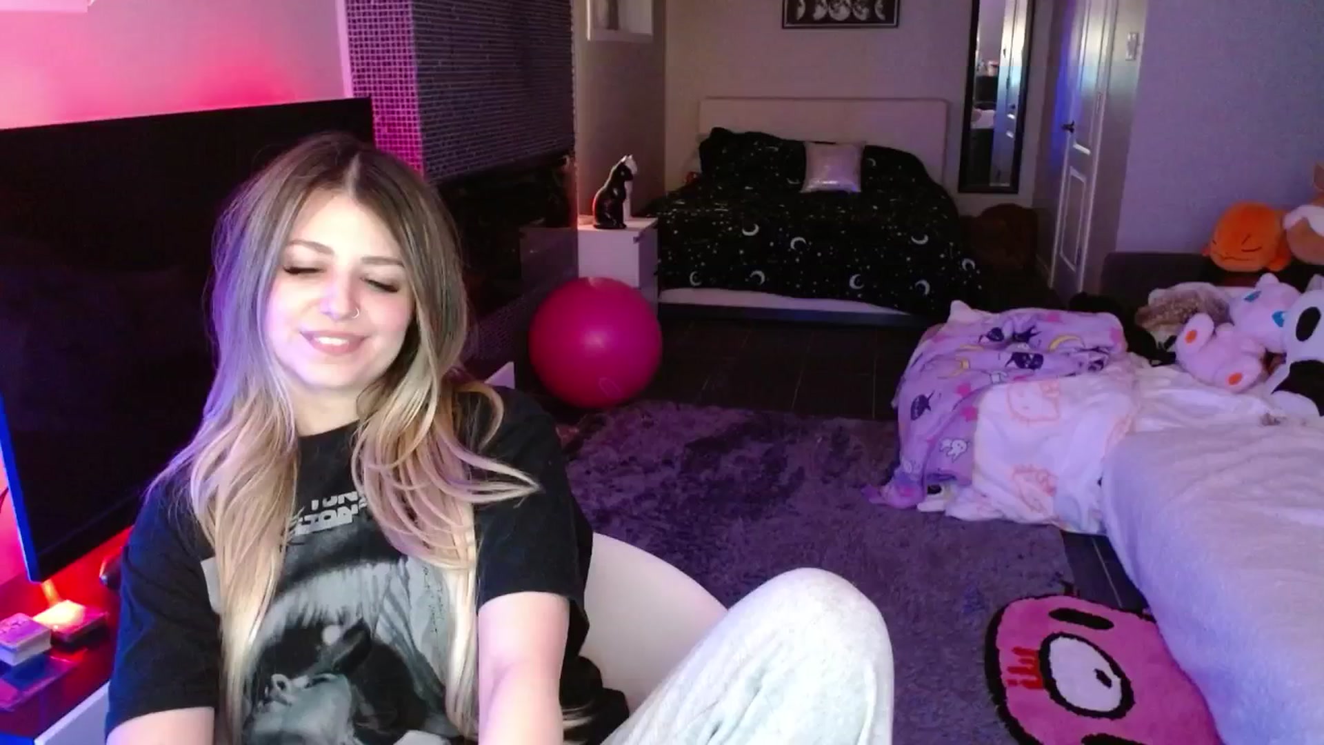 Gallery image thumbnail from Serafina's myfreecams stream on, 04/26/2025, 05:38 image 15 of 20