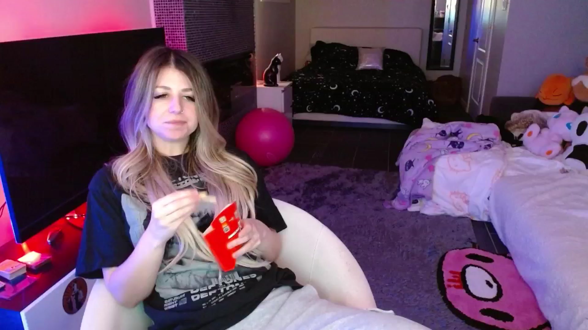 Gallery image thumbnail from Serafina's myfreecams stream on, 04/26/2025, 05:38 image 1 of 20