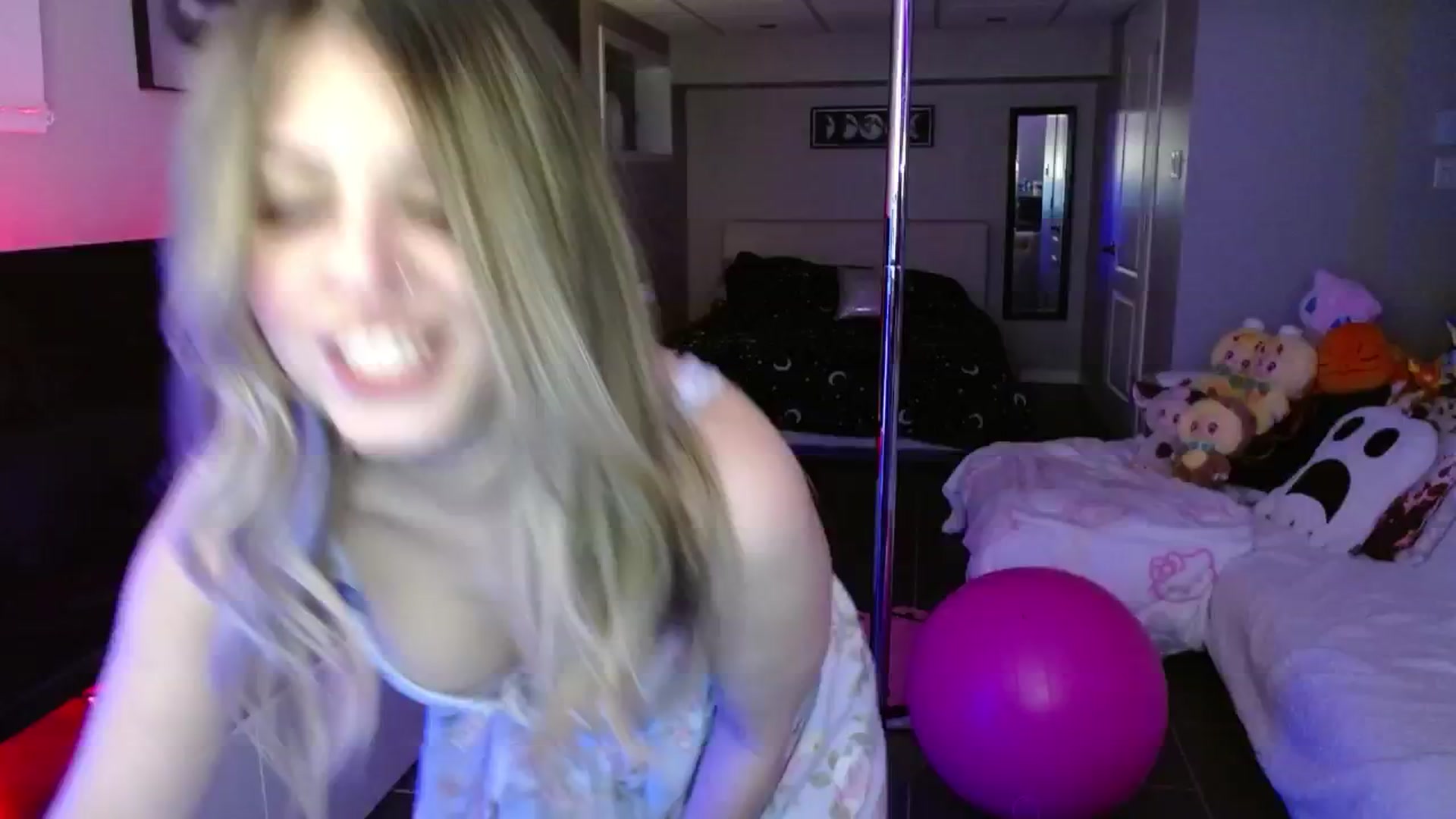 Gallery image thumbnail from Serafina's myfreecams stream on, 05/02/2025, 04:59 image 12 of 20