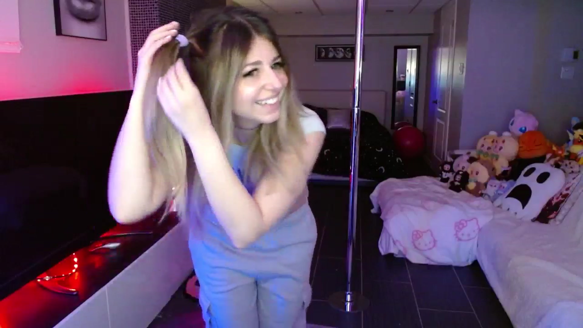 Gallery image thumbnail from Serafina's myfreecams stream on, 05/04/2025, 04:17 image 6 of 20