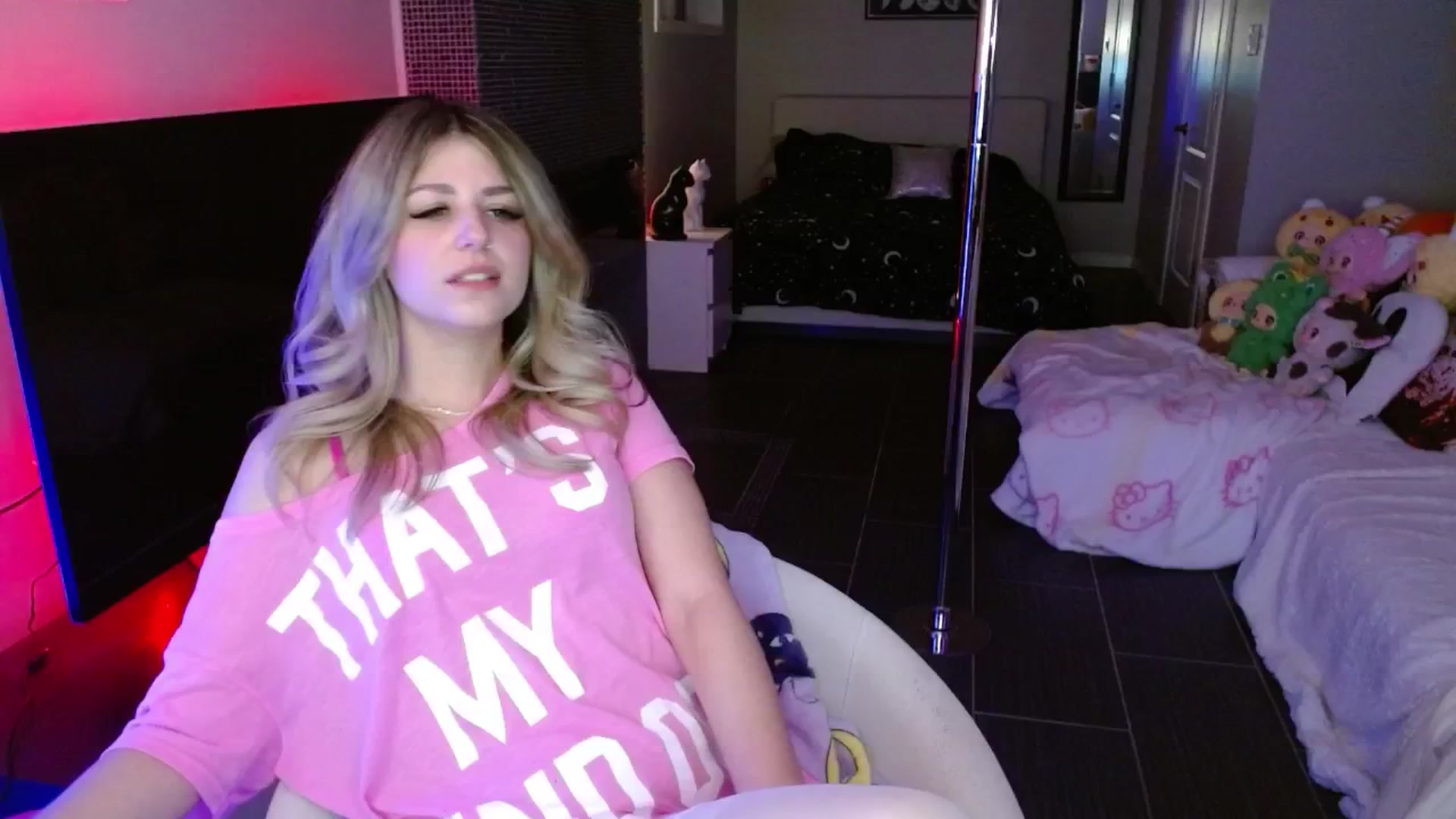Gallery image thumbnail from Serafina's myfreecams stream on, 05/16/2025, 03:32 image 10 of 20