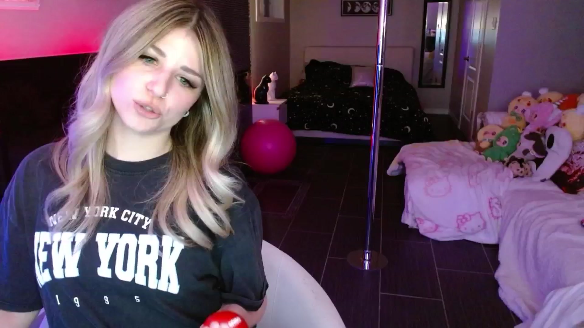 Gallery image thumbnail from Serafina's myfreecams stream on, 05/17/2025, 04:26 image 13 of 20