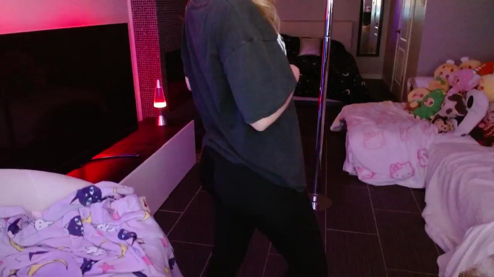 Gallery image thumbnail from Serafina's myfreecams stream on, 05/17/2025, 04:26 image 1 of 20
