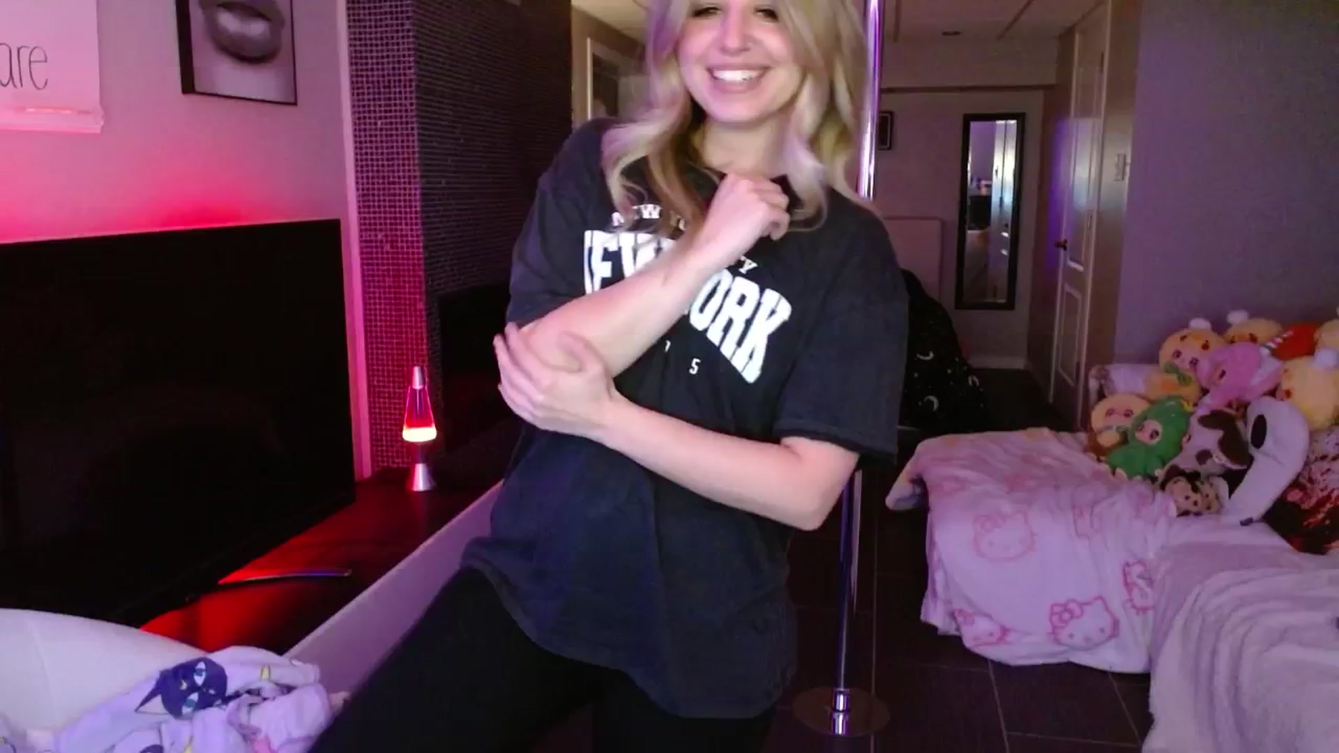 Gallery image thumbnail from Serafina's myfreecams stream on, 05/17/2025, 04:26 image 2 of 20
