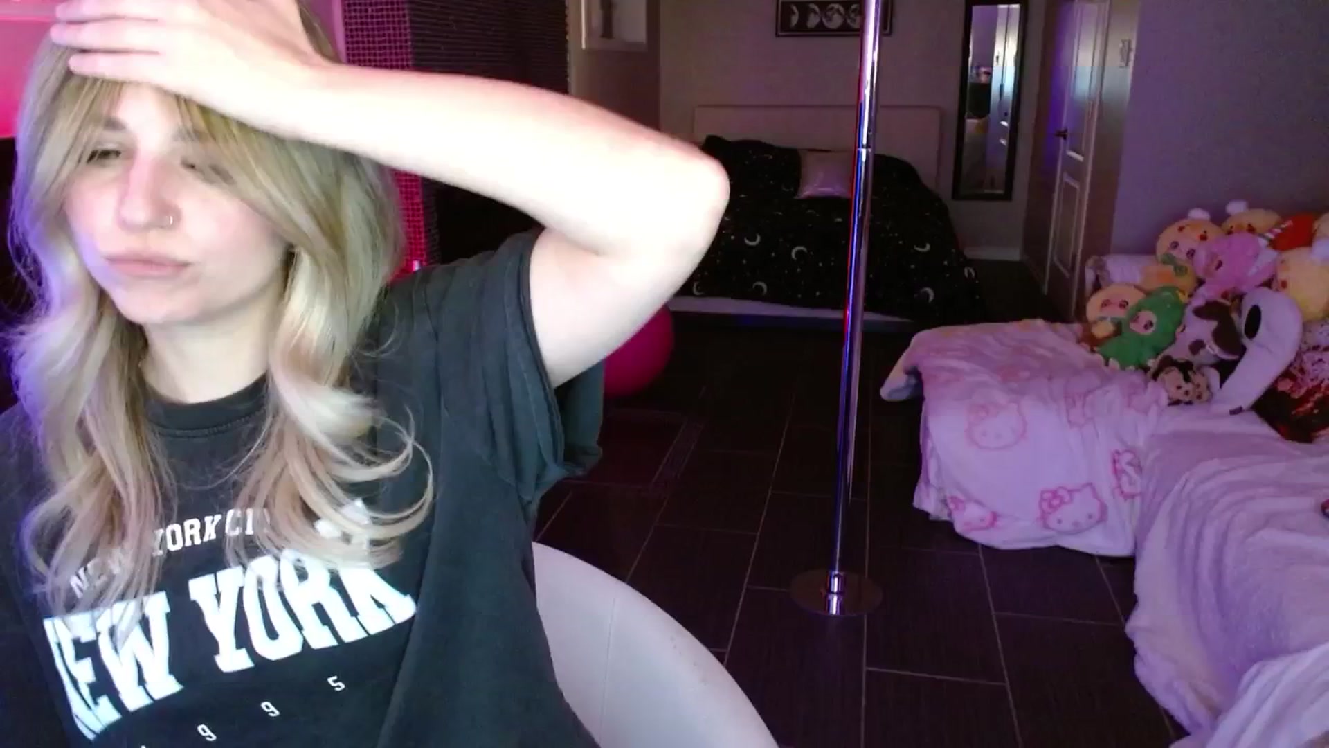 Gallery image thumbnail from Serafina's myfreecams stream on, 05/17/2025, 04:26 image 15 of 20