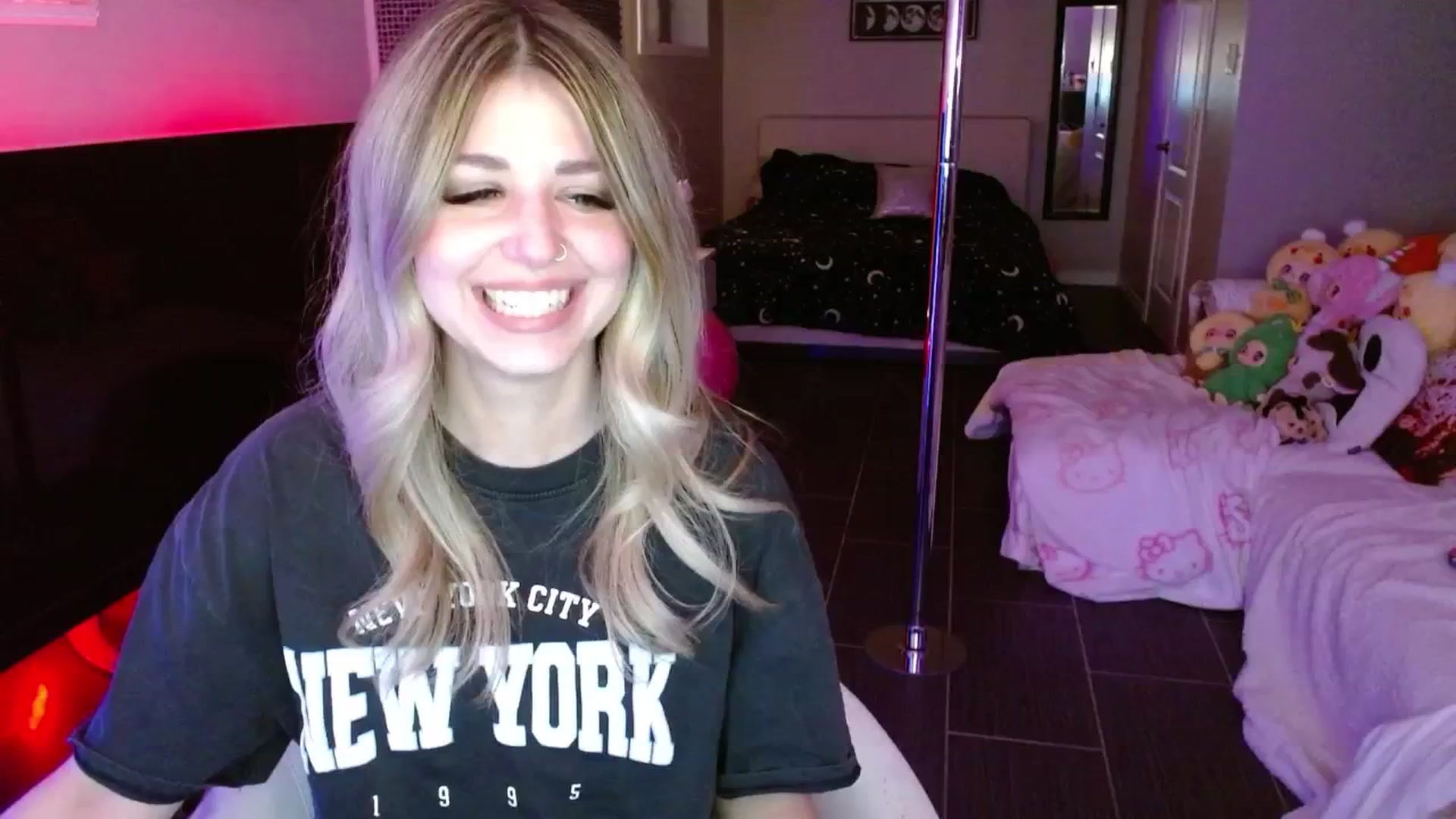 Gallery image thumbnail from Serafina's myfreecams stream on, 05/17/2025, 04:26 image 7 of 20