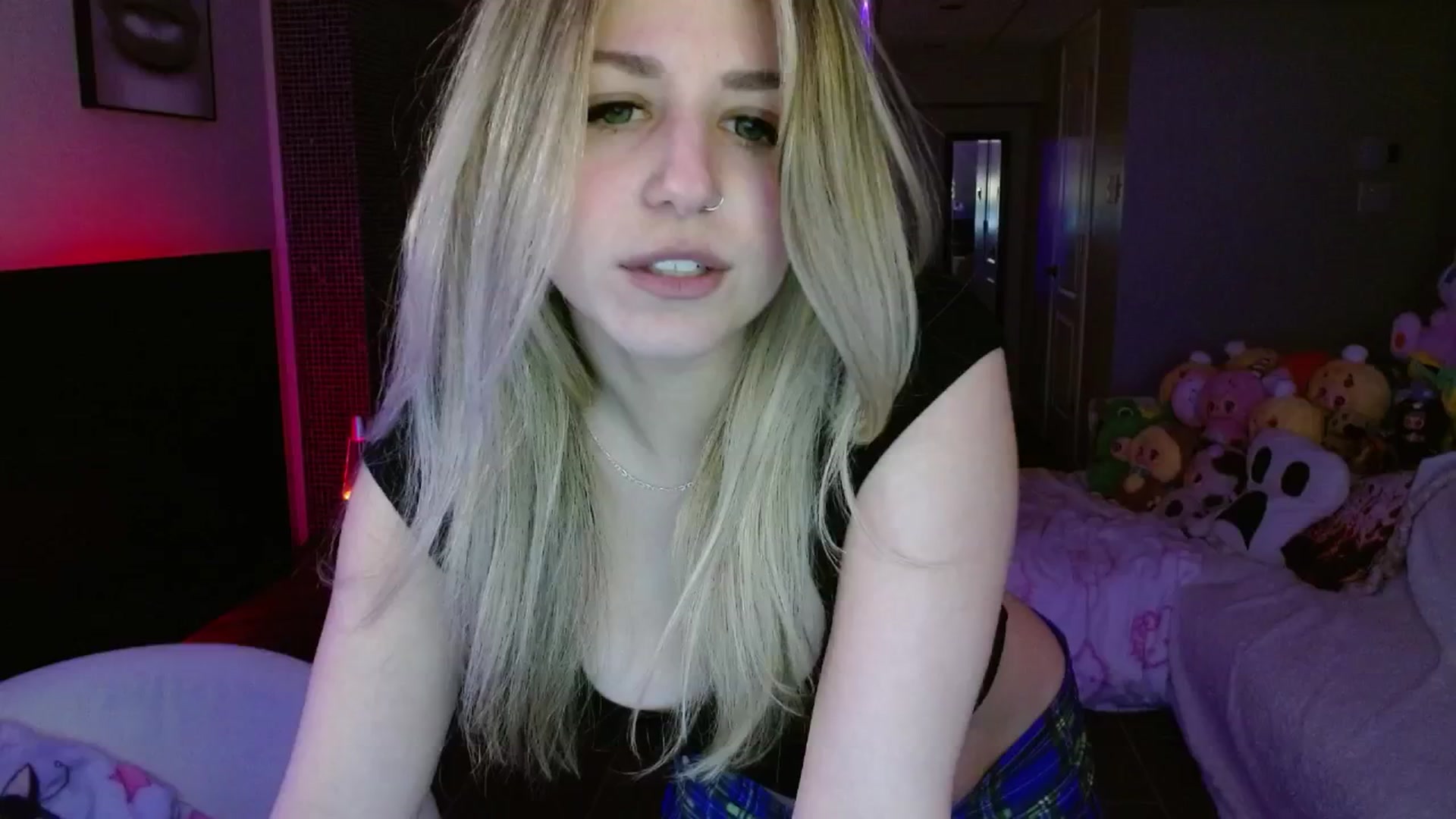 Gallery image thumbnail from Serafina's myfreecams stream on, 05/22/2025, 04:03 image 1 of 20