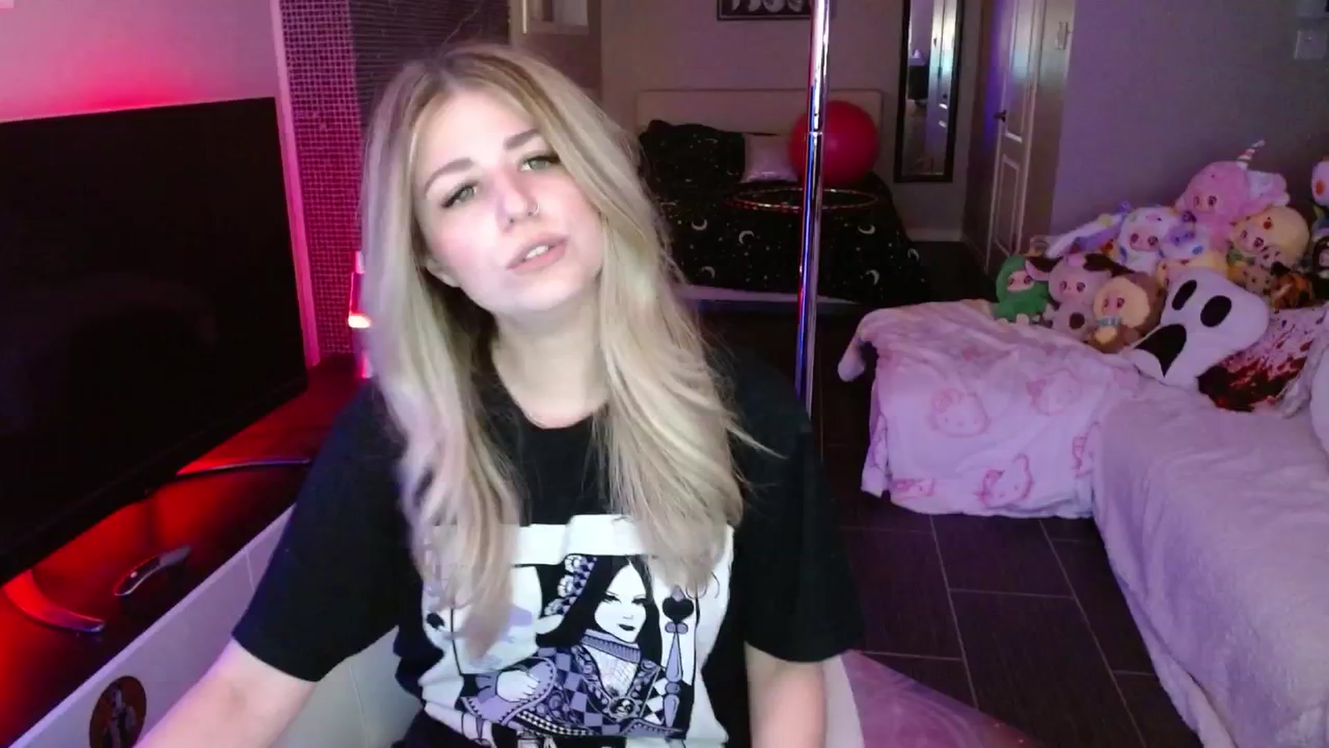 Gallery image thumbnail from Serafina's myfreecams stream on, 05/28/2025, 04:47 image 2 of 20
