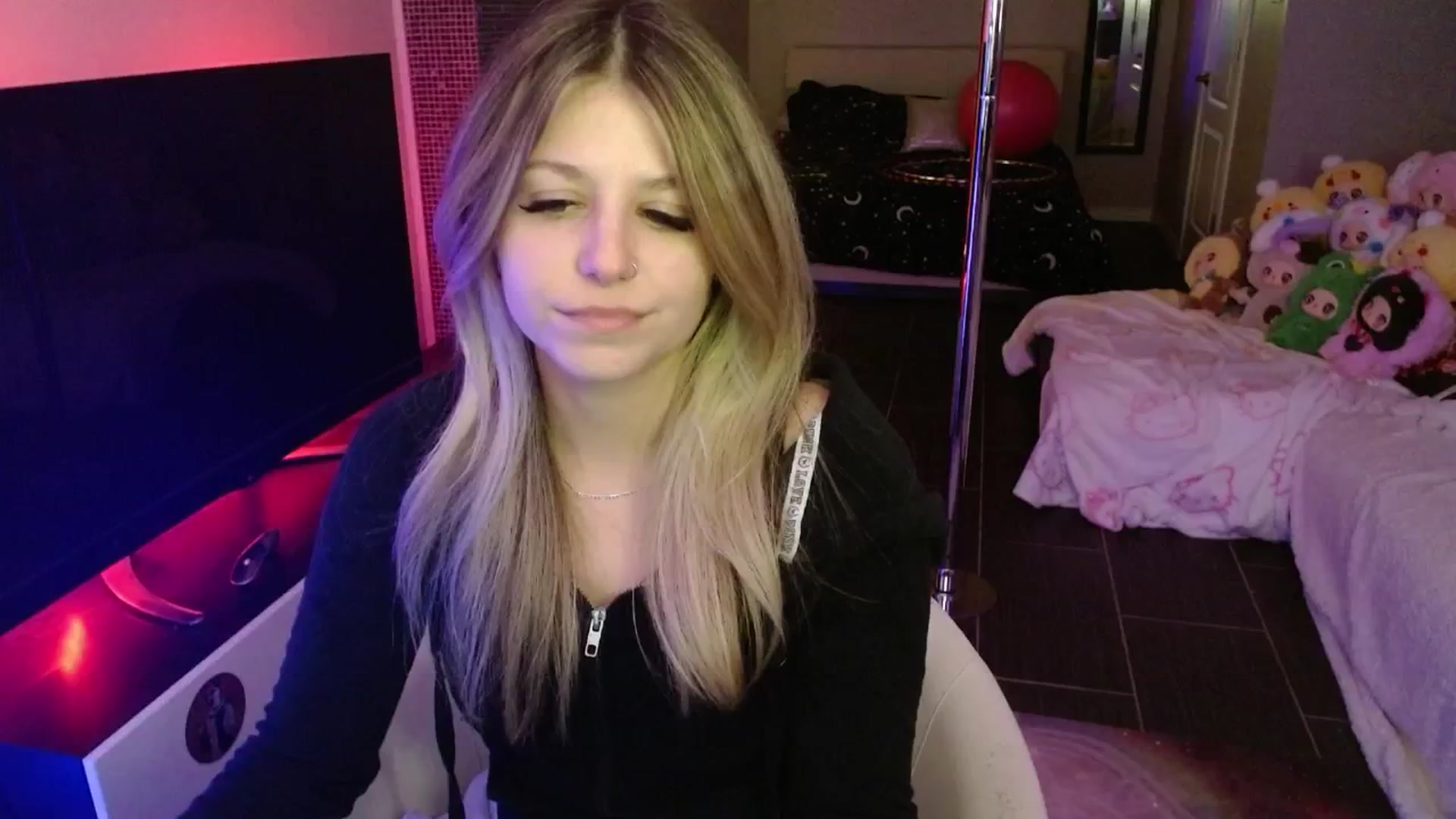 Gallery image thumbnail from Serafina's myfreecams stream on, 05/30/2025, 05:45 image 15 of 20