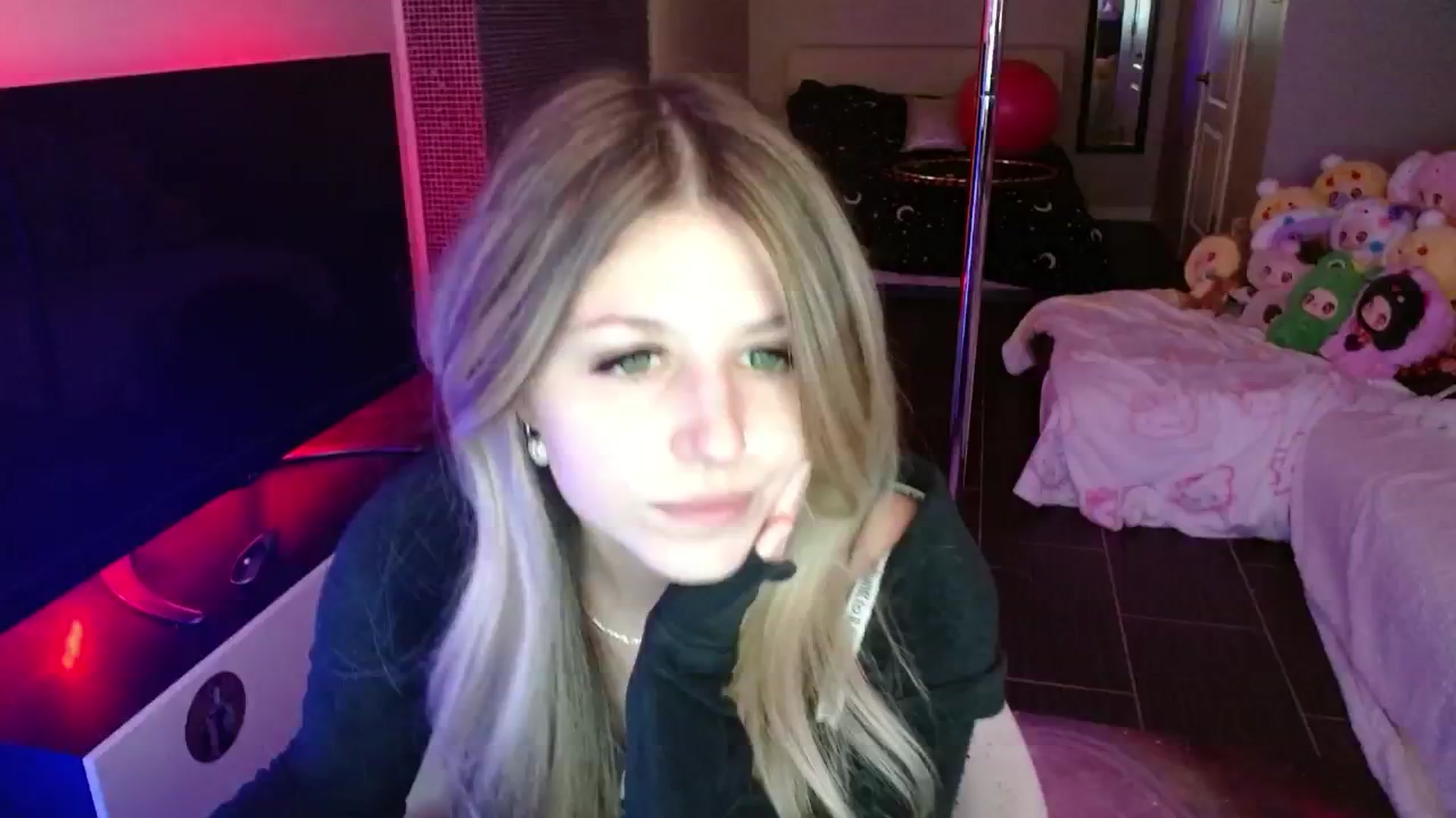 Gallery image thumbnail from Serafina's myfreecams stream on, 05/30/2025, 05:45 image 14 of 20