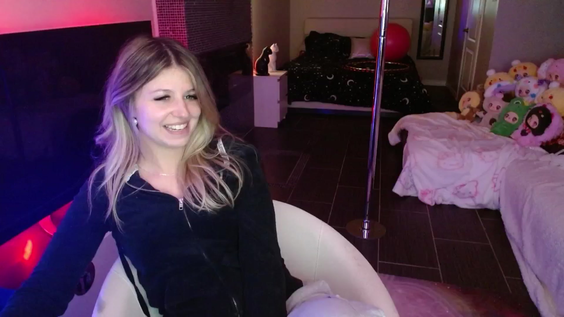 Gallery image thumbnail from Serafina's myfreecams stream on, 05/30/2025, 05:45 image 3 of 20