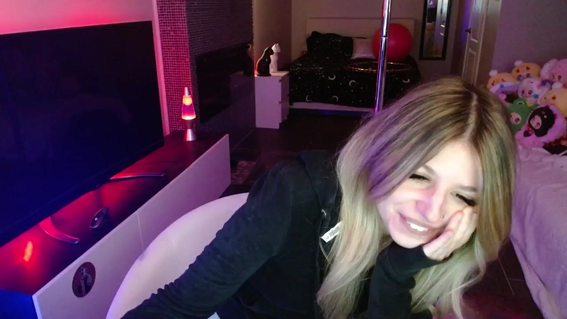 Gallery image thumbnail from Serafina's myfreecams stream on, 05/30/2025, 05:45 image 8 of 20