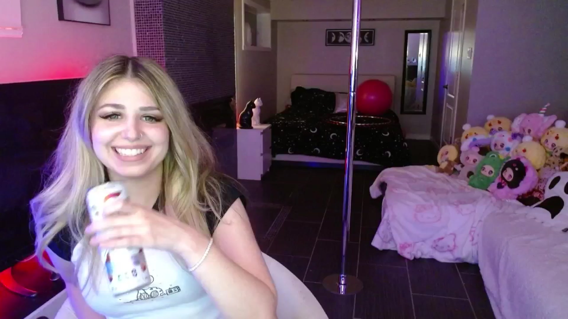 Gallery image thumbnail from Serafina's myfreecams stream on, 05/31/2025, 04:20 image 10 of 20