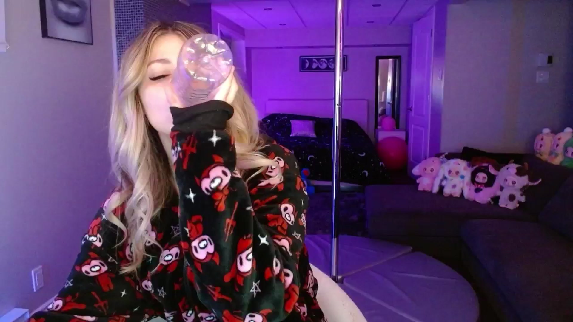 Gallery image thumbnail from Serafina's myfreecams stream on, 06/04/2025, 04:38 image 7 of 20