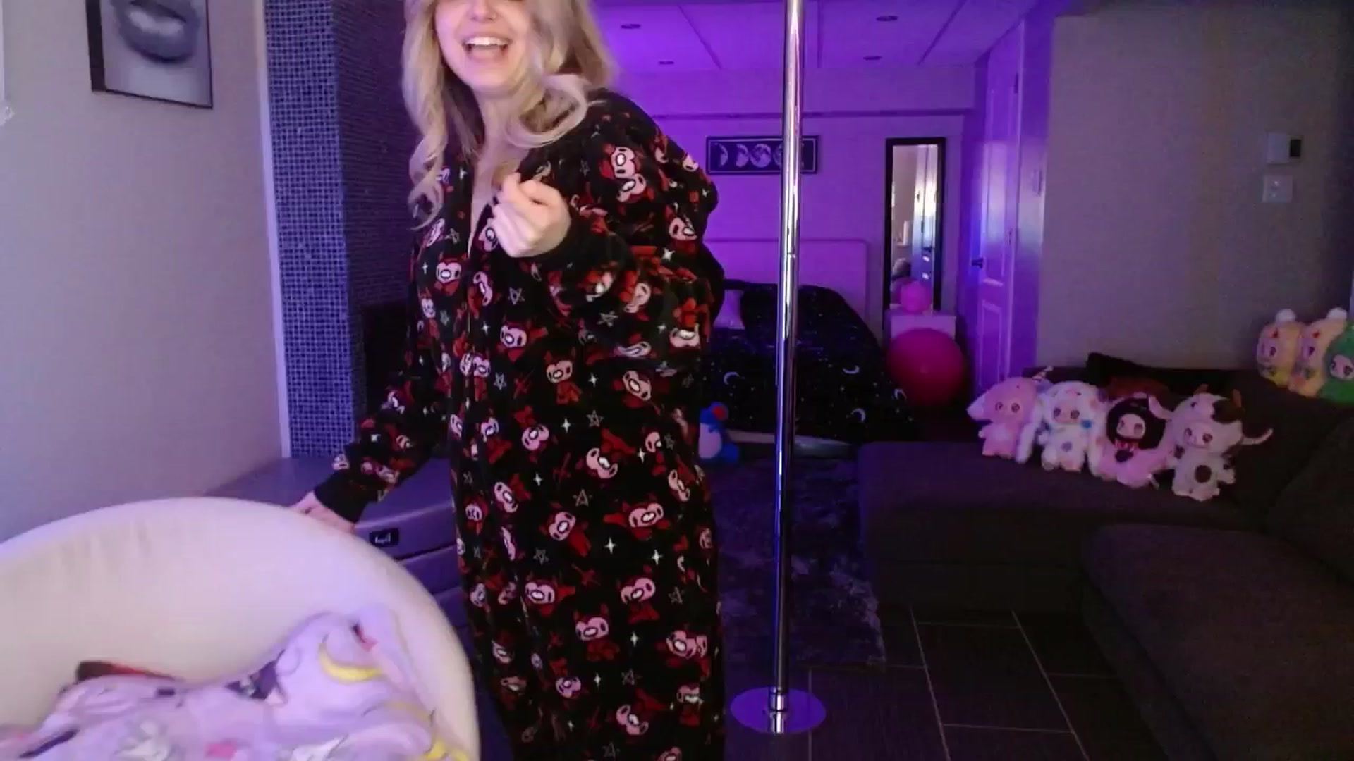 Gallery image thumbnail from Serafina's myfreecams stream on, 06/04/2025, 04:38 image 3 of 20