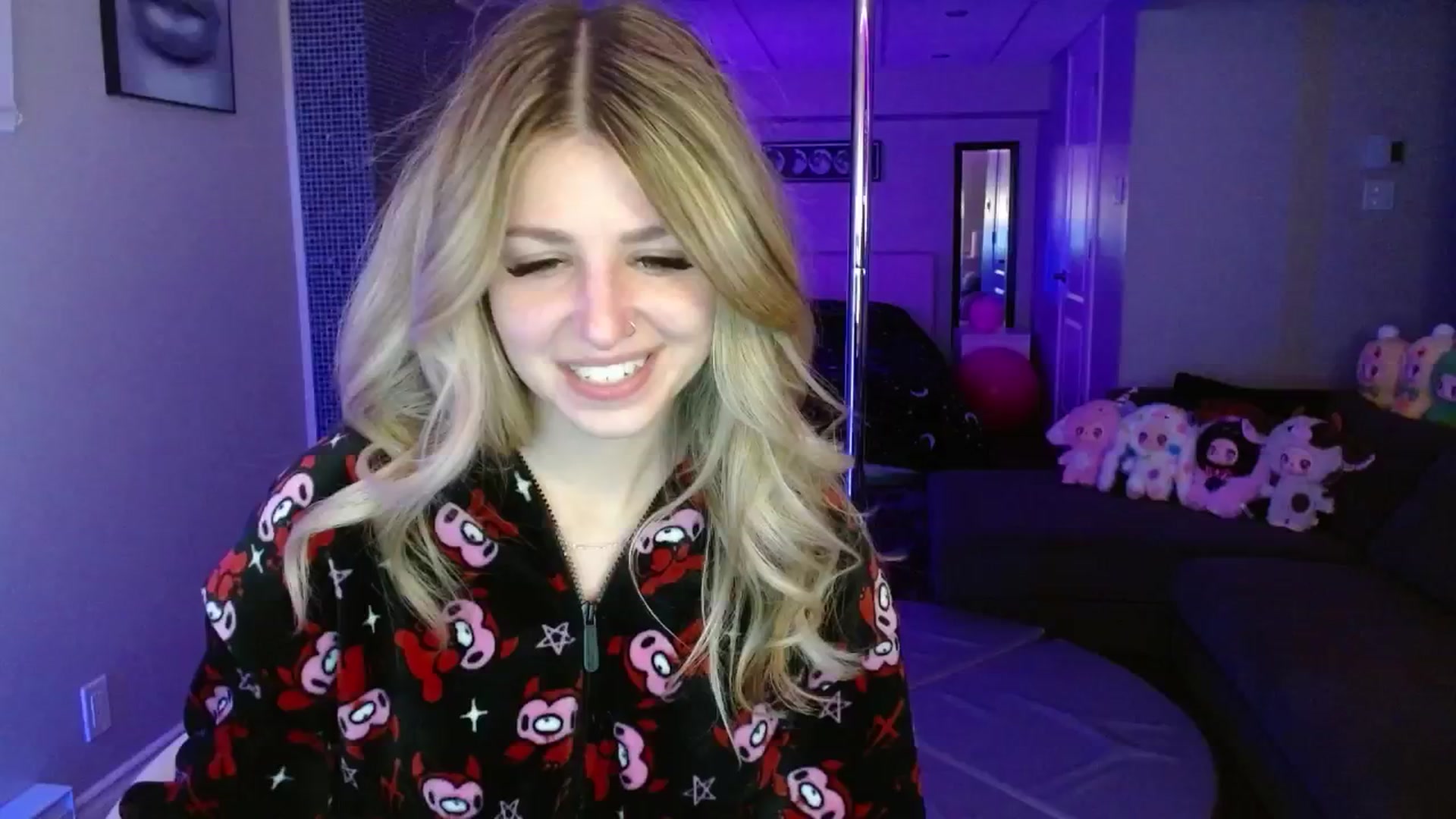Gallery image thumbnail from Serafina's myfreecams stream on, 06/04/2025, 04:38 image 10 of 20