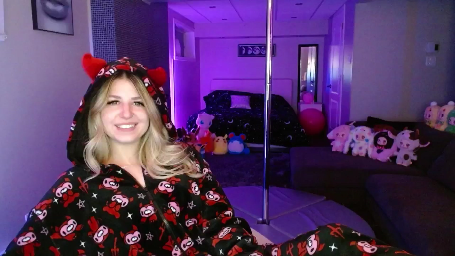 Gallery image thumbnail from Serafina's myfreecams stream on, 06/04/2025, 04:38 image 15 of 20