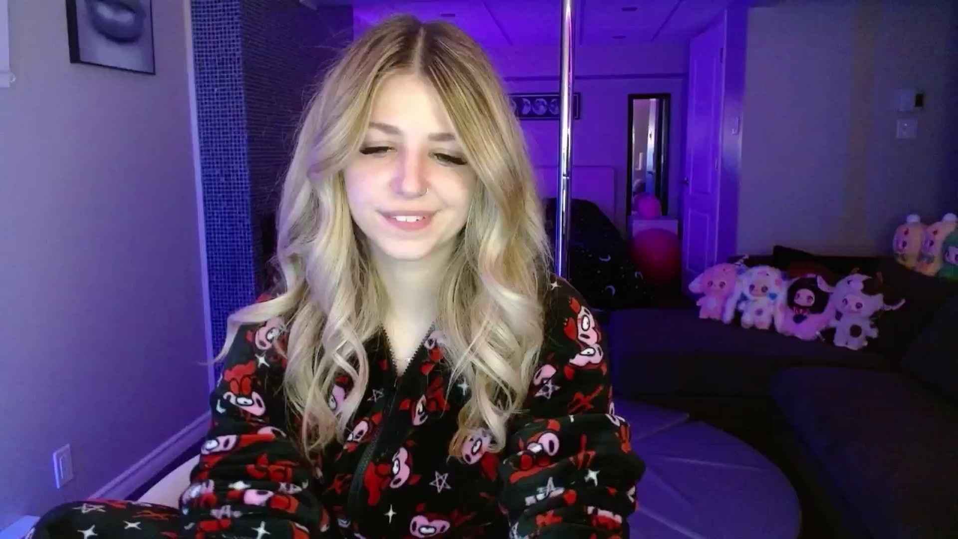 Gallery image thumbnail from Serafina's myfreecams stream on, 06/04/2025, 04:38 image 6 of 20