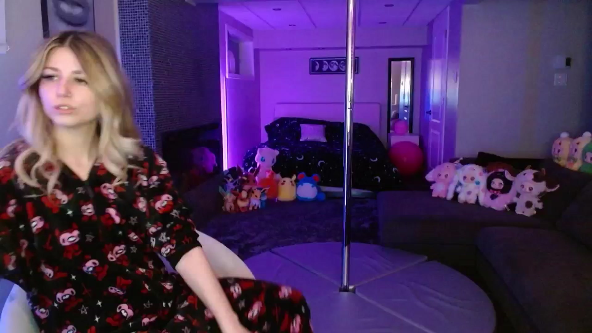 Gallery image thumbnail from Serafina's myfreecams stream on, 06/04/2025, 04:38 image 5 of 20