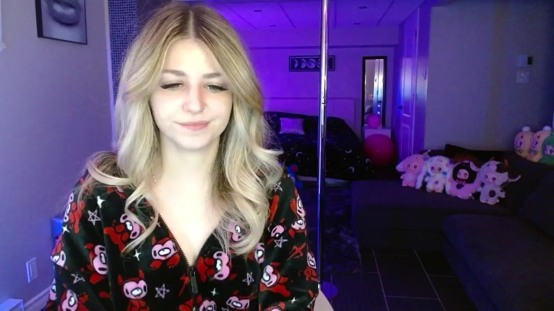 Gallery image thumbnail from Serafina's myfreecams stream on, 06/04/2025, 04:38 image 2 of 20